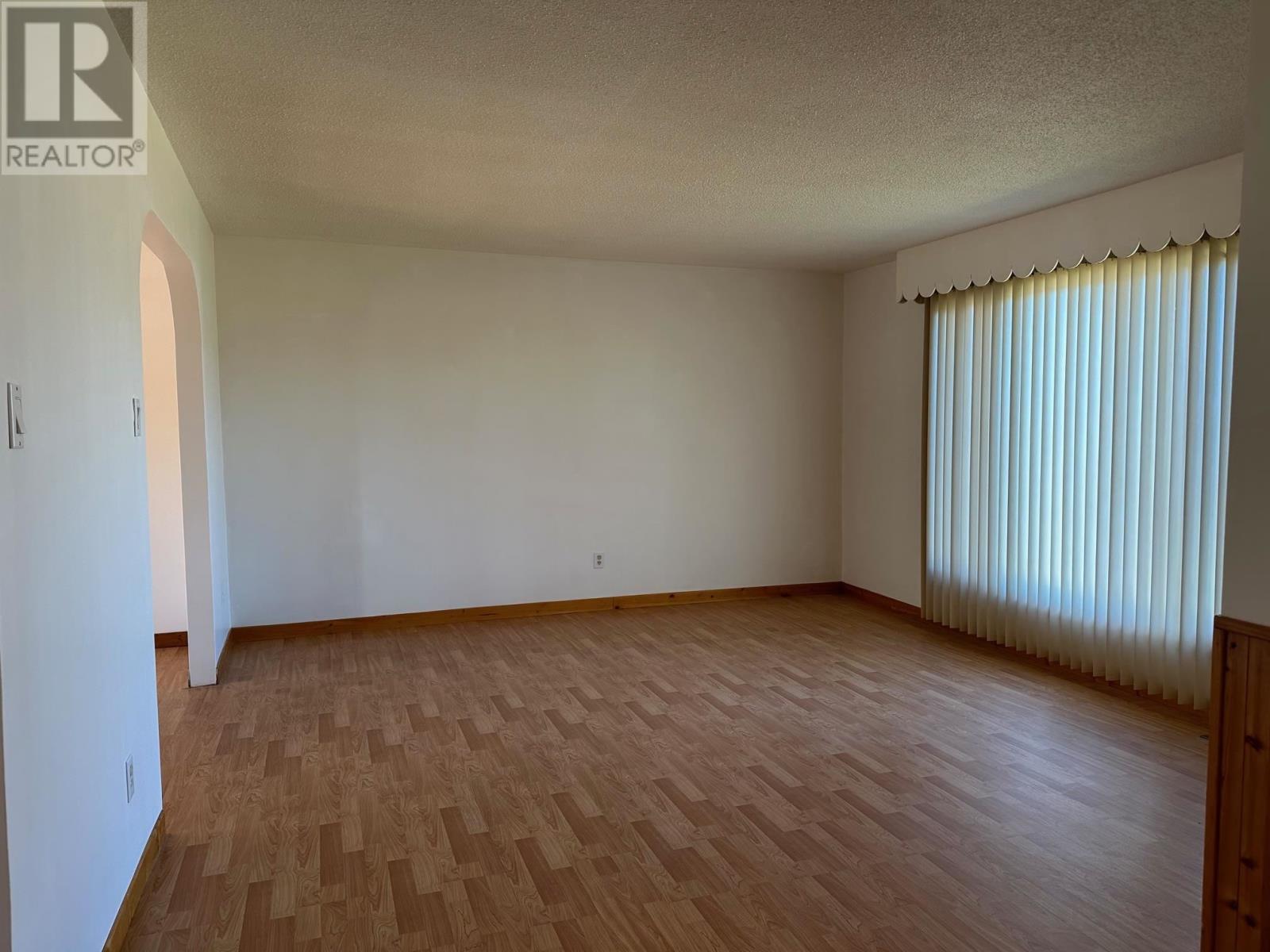 4 Eastgrove Cres Property Photo 2