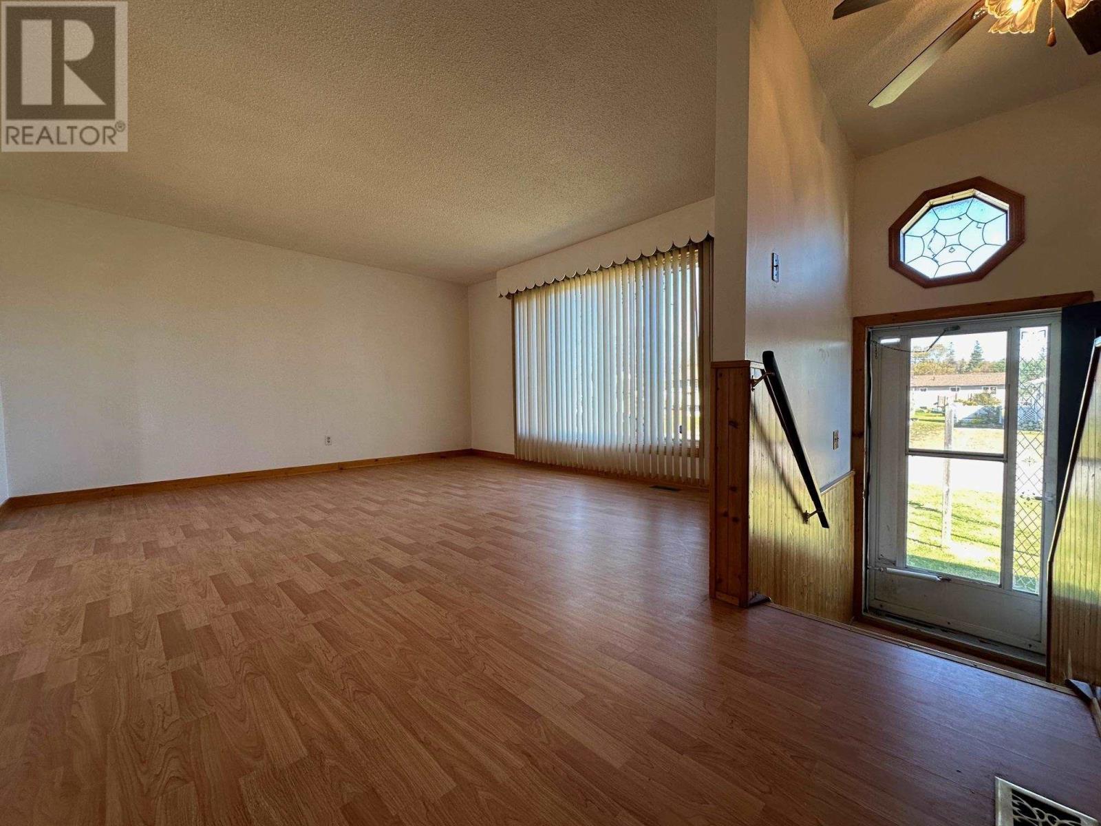 4 Eastgrove Cres Property Photo 3