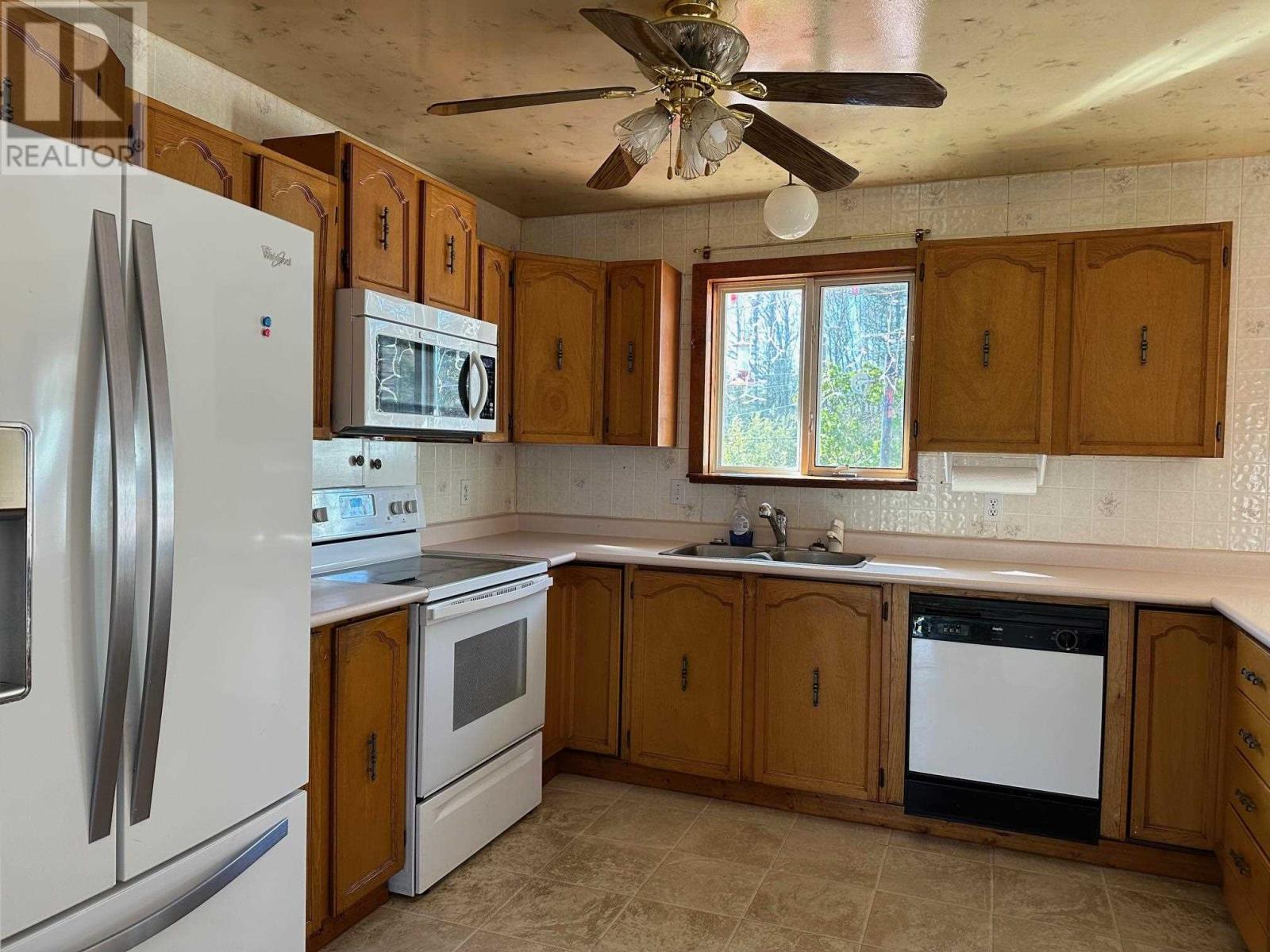 4 Eastgrove Cres Property Photo 6