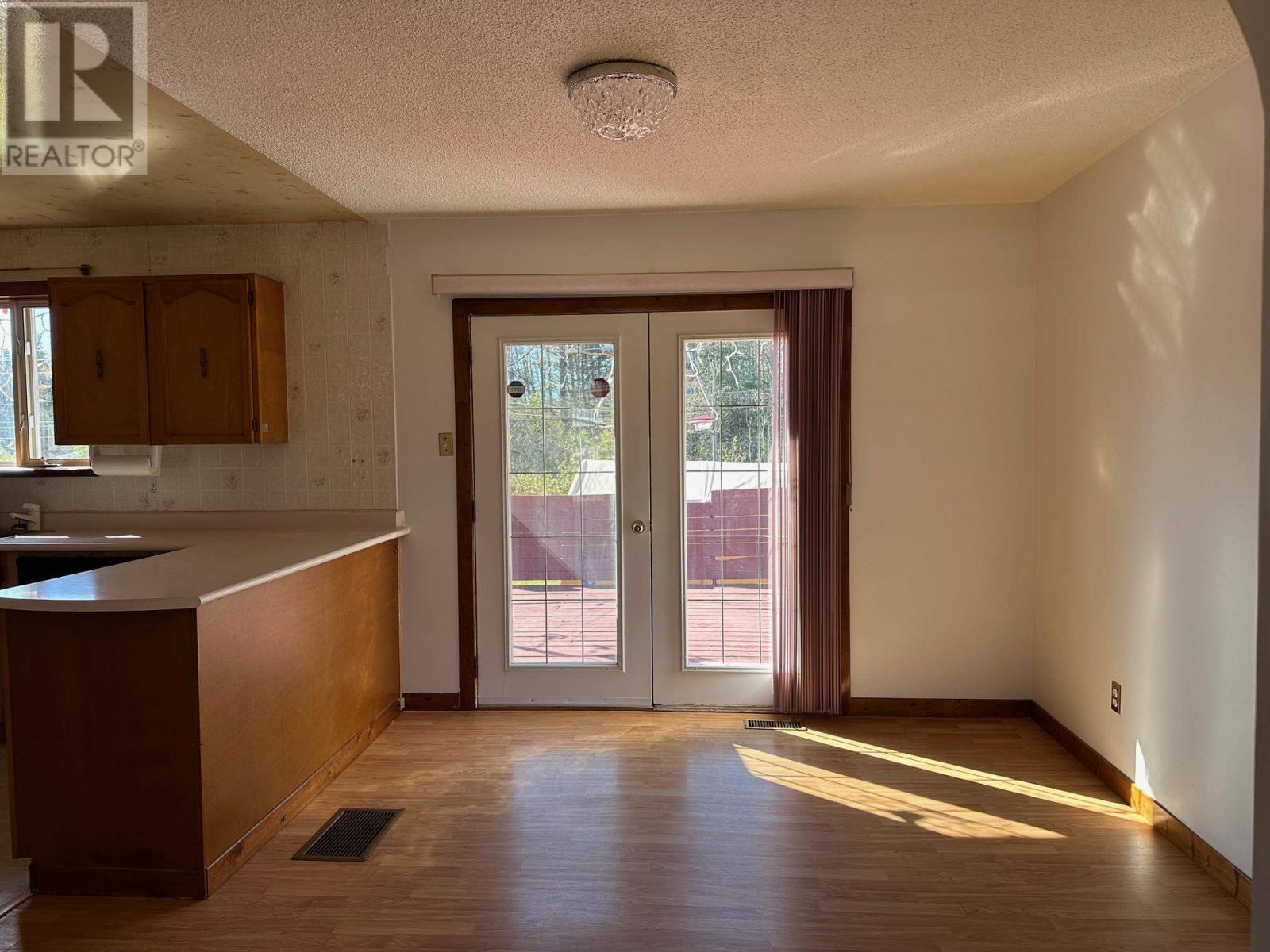 4 Eastgrove Cres Property Photo 8