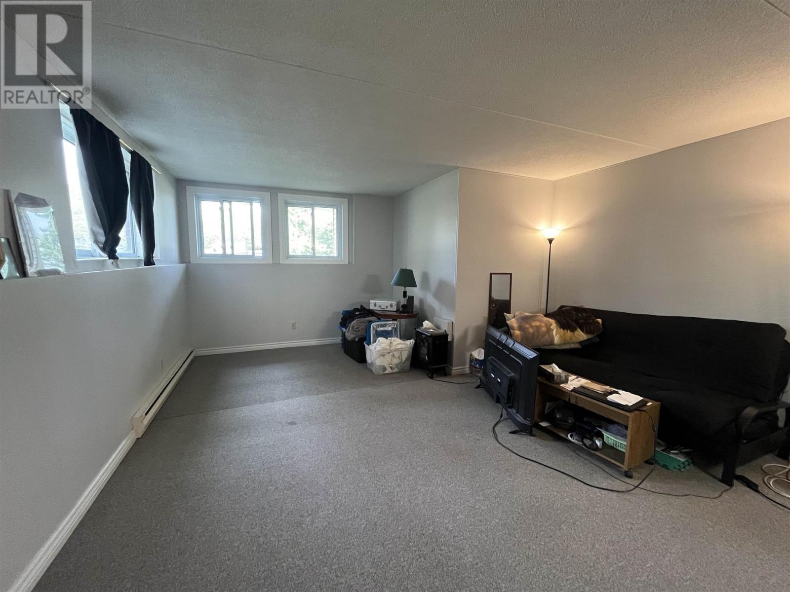 160 725 James Street S Property Photo 4