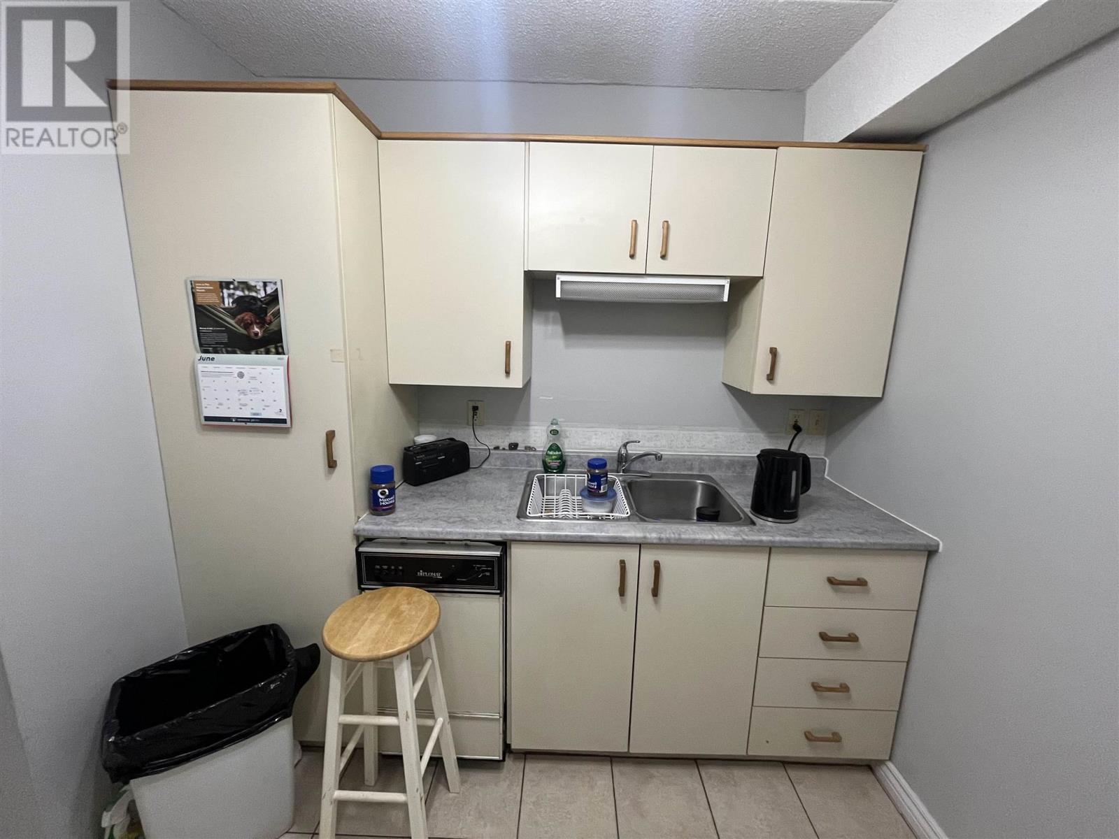 160 725 James Street S Property Photo 7