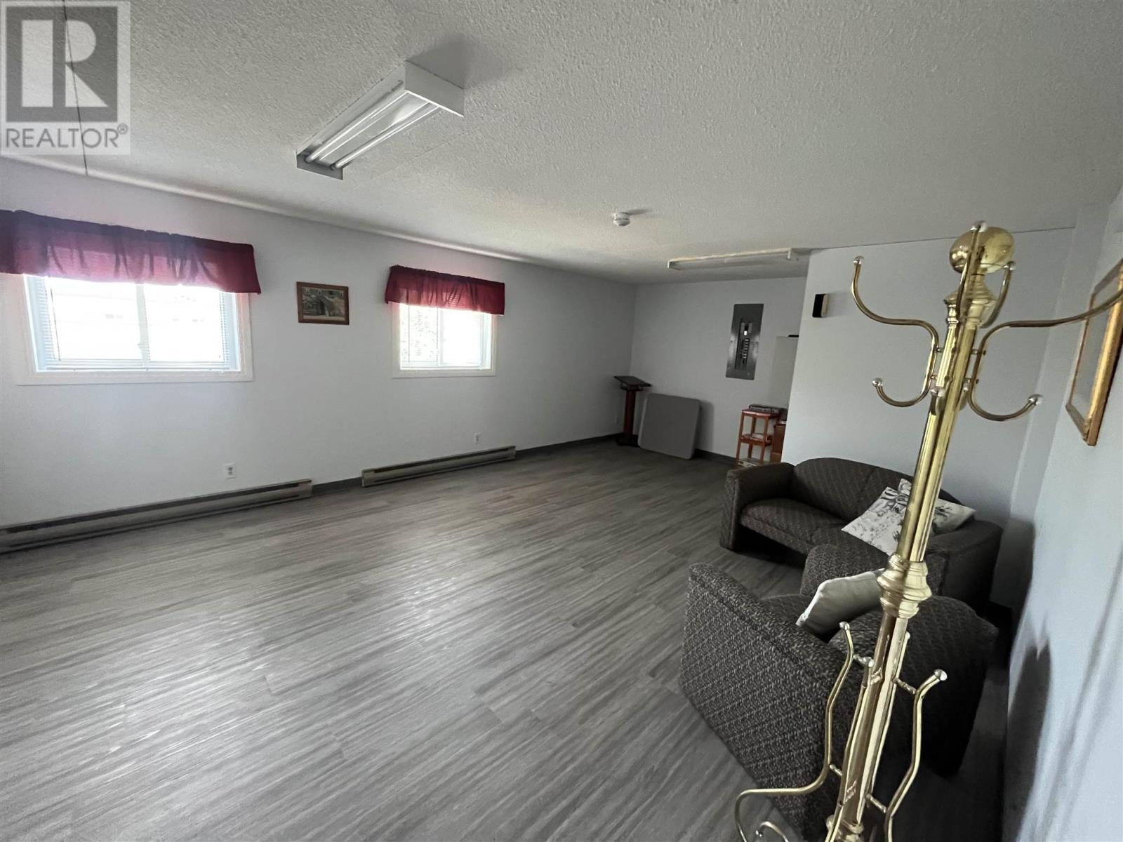 160 725 James Street S Property Photo 20