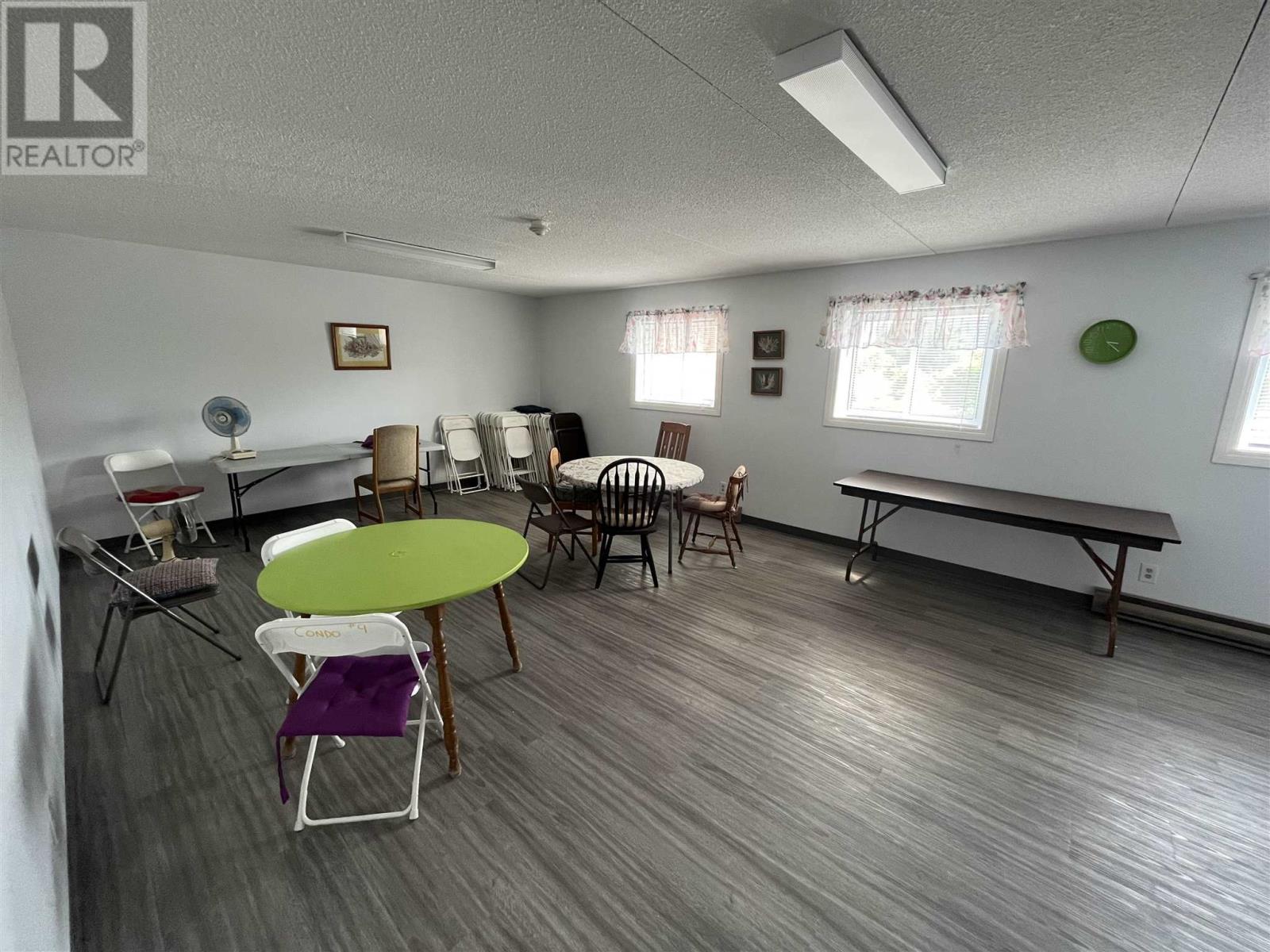 160 725 James Street S Property Photo 21