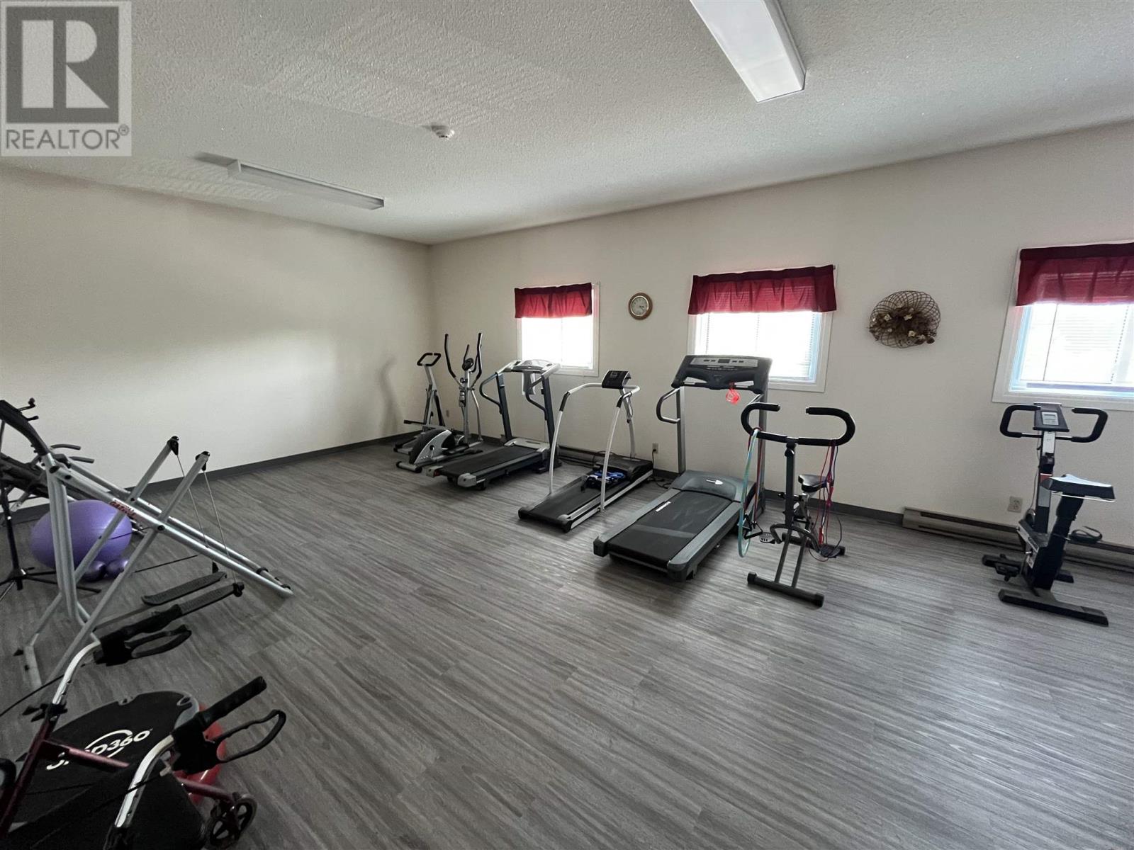 160 725 James Street S Property Photo 23