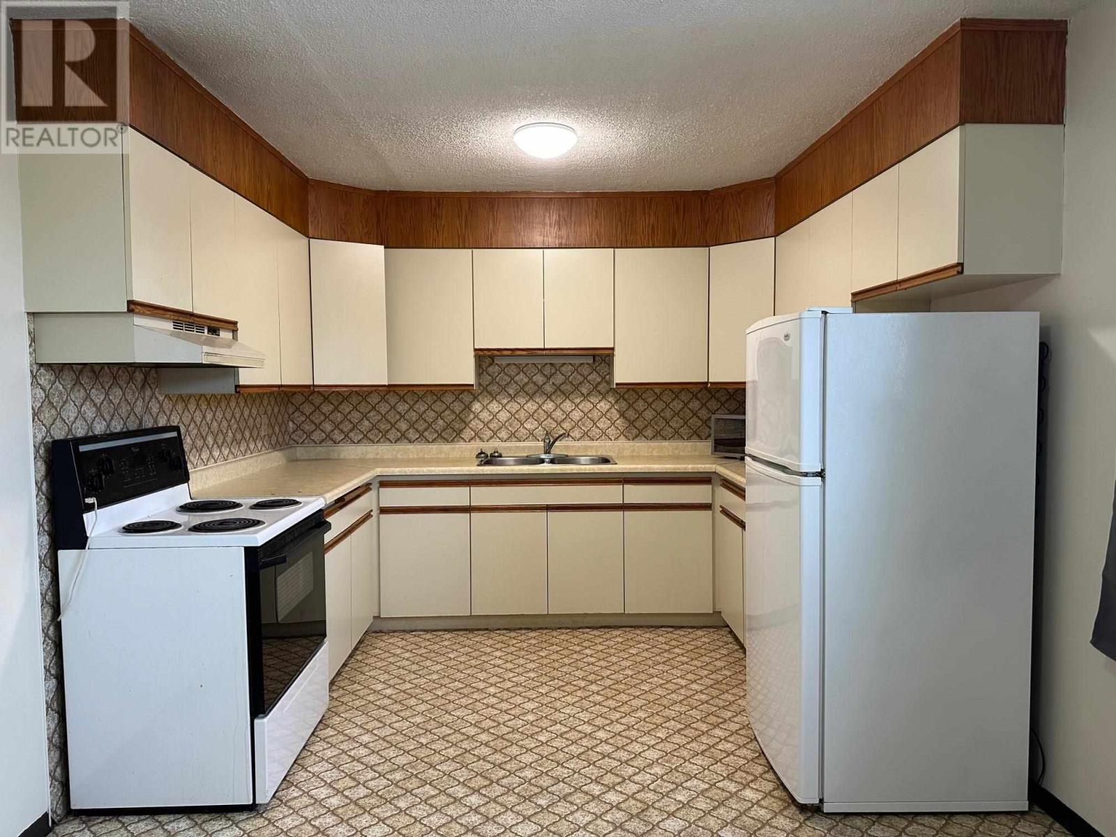 3 39 Kingsway Dr Property Photo 2