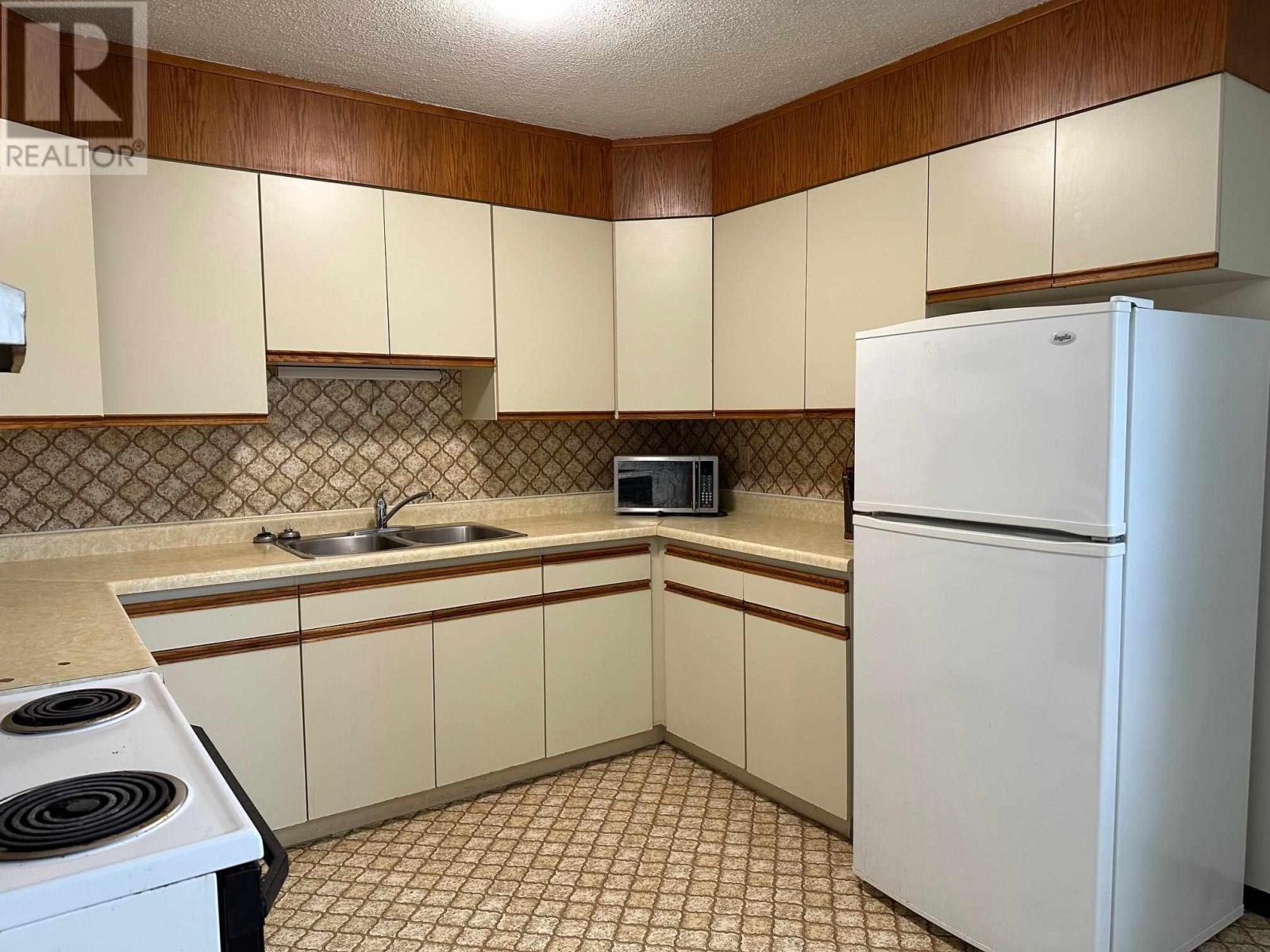 3 39 Kingsway Dr Property Photo 4