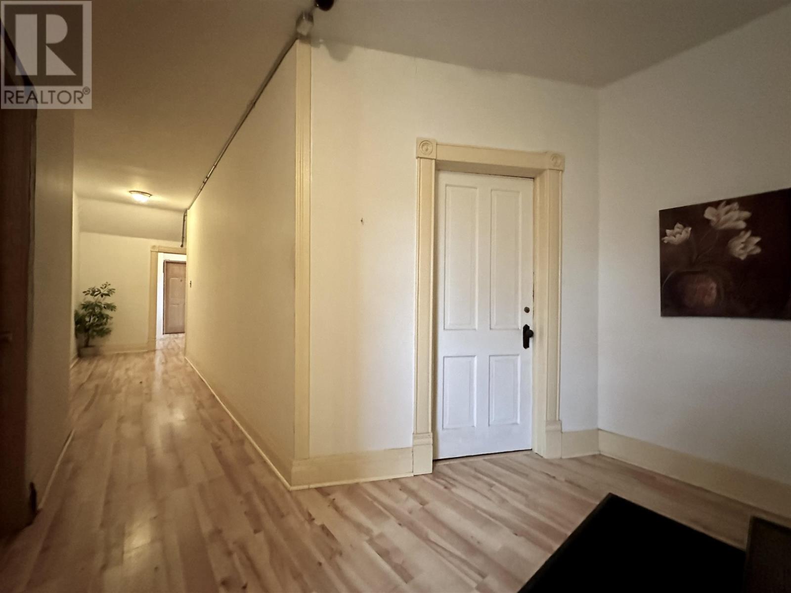 314 First St E Property Photo 5