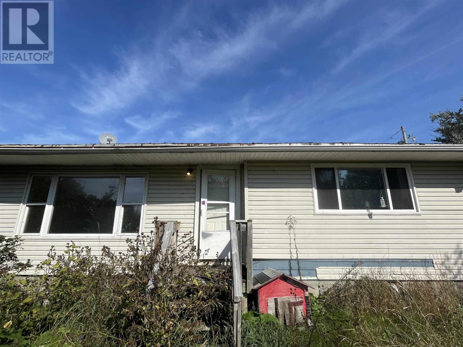 105 Railway Ave W Property Photo 1