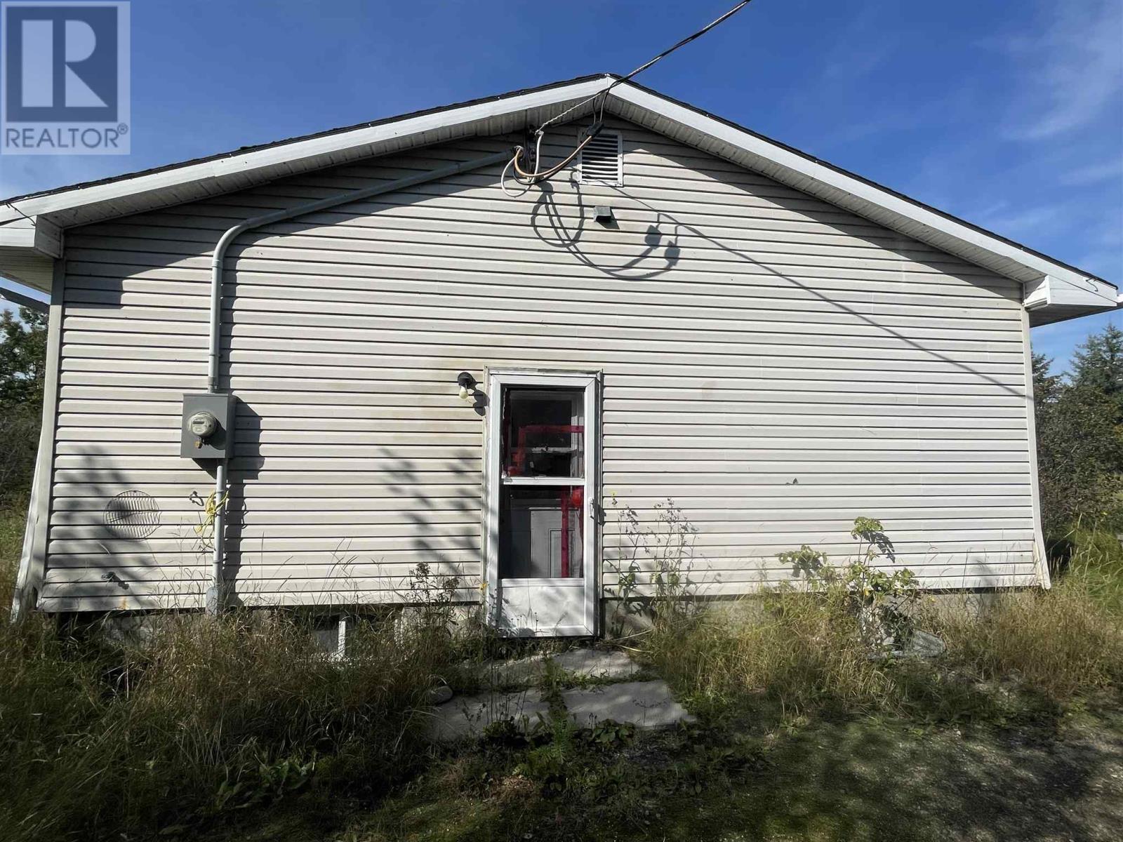 105 Railway Ave W Property Photo 4