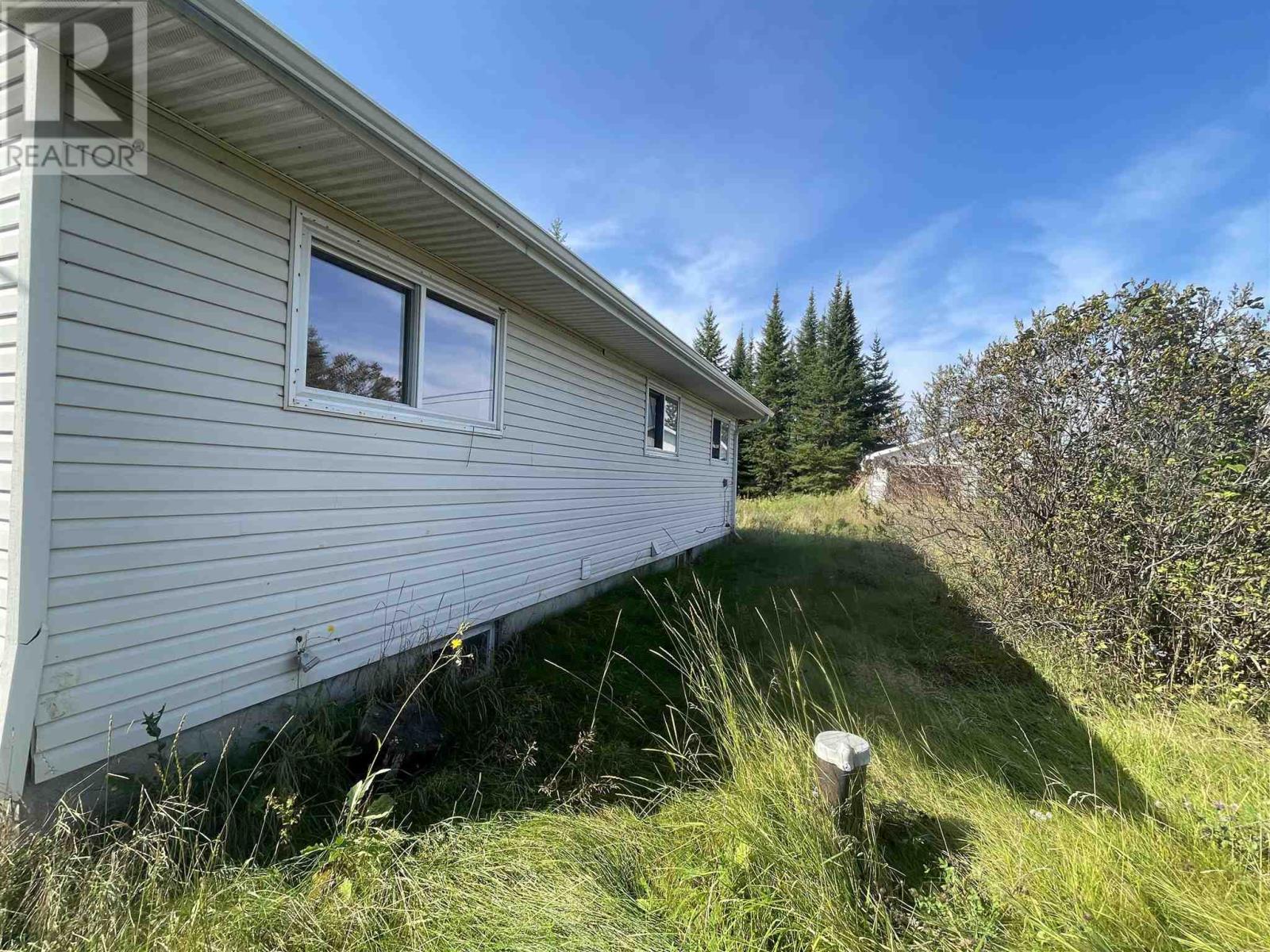 105 Railway Ave W Property Photo 5