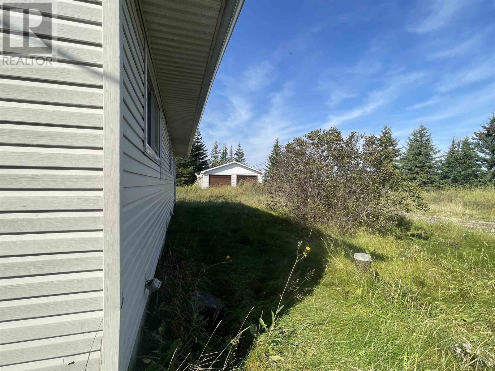 105 Railway Ave W Property Photo 6
