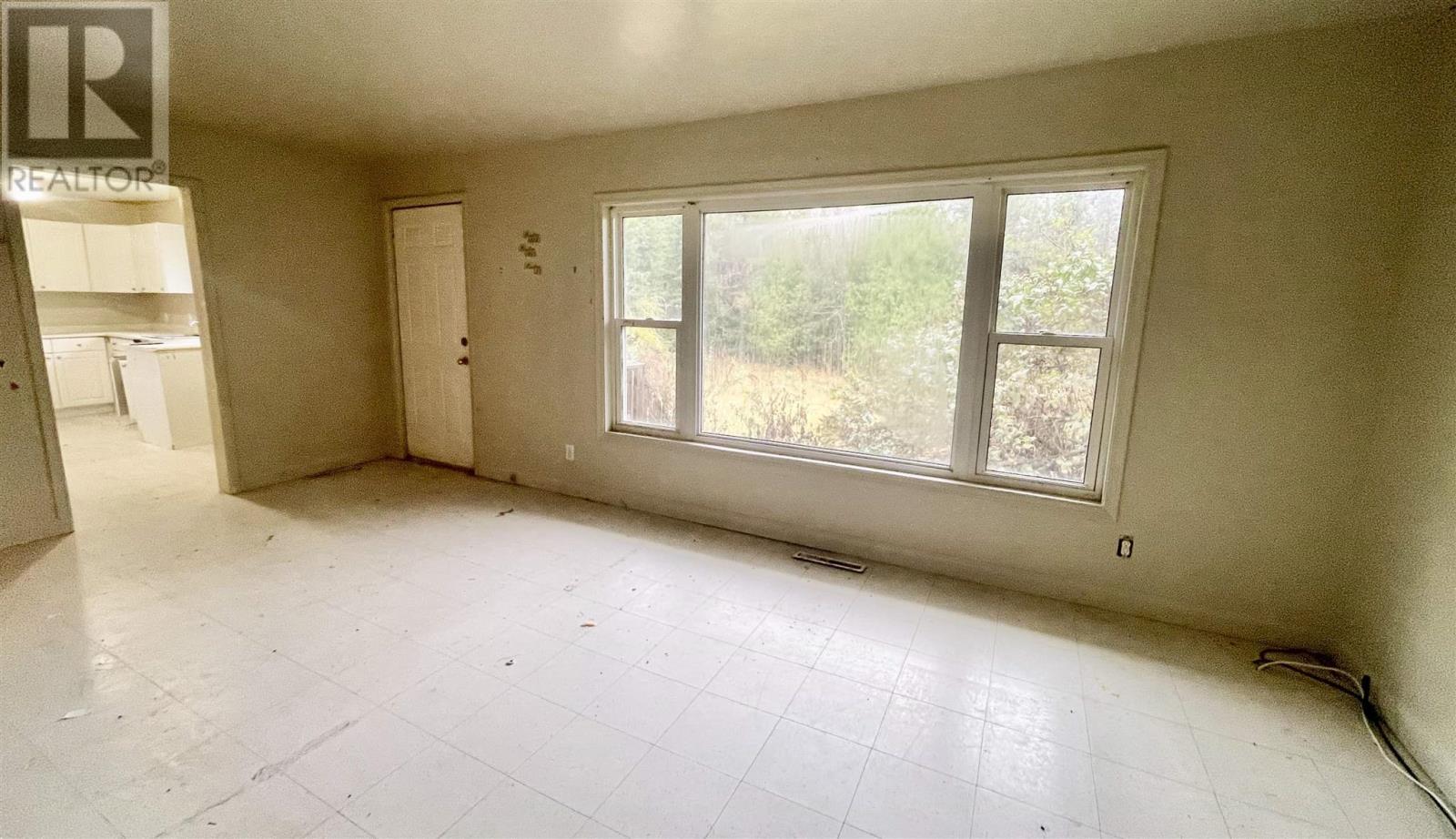 105 Railway Ave W Property Photo 7