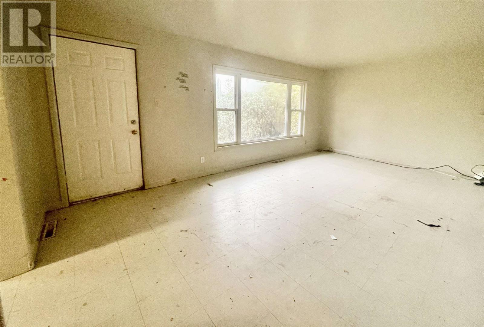 105 Railway Ave W Property Photo 9