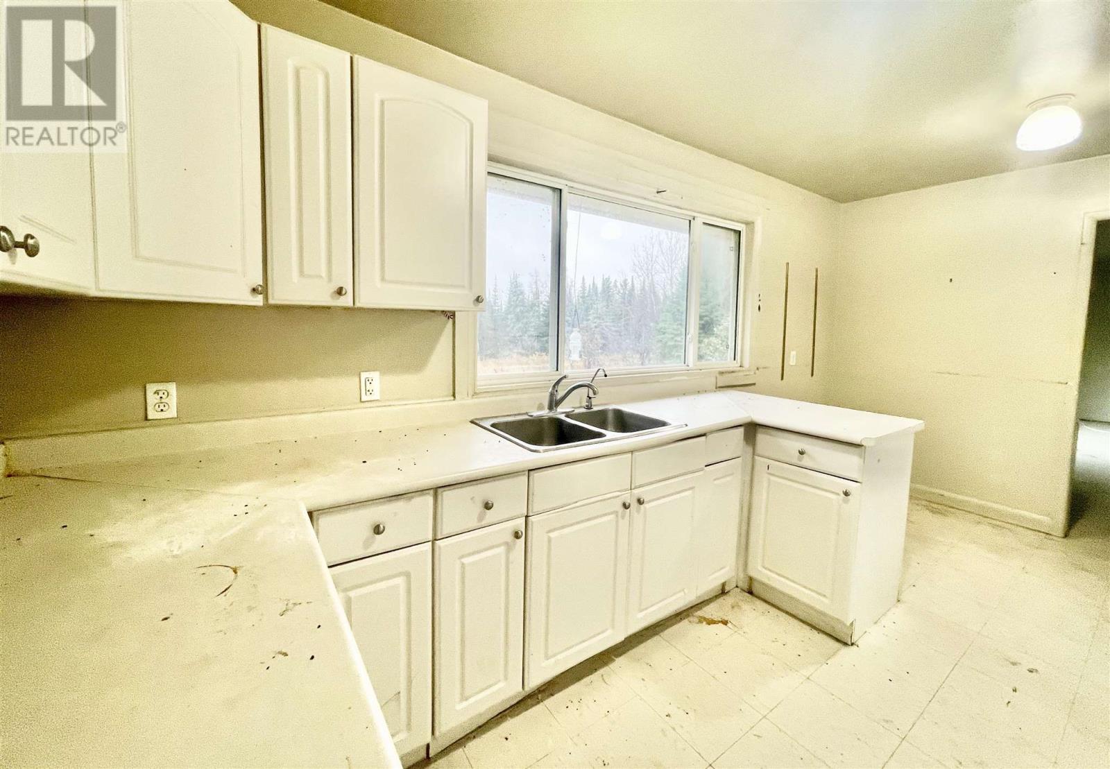 105 Railway Ave W Property Photo 10