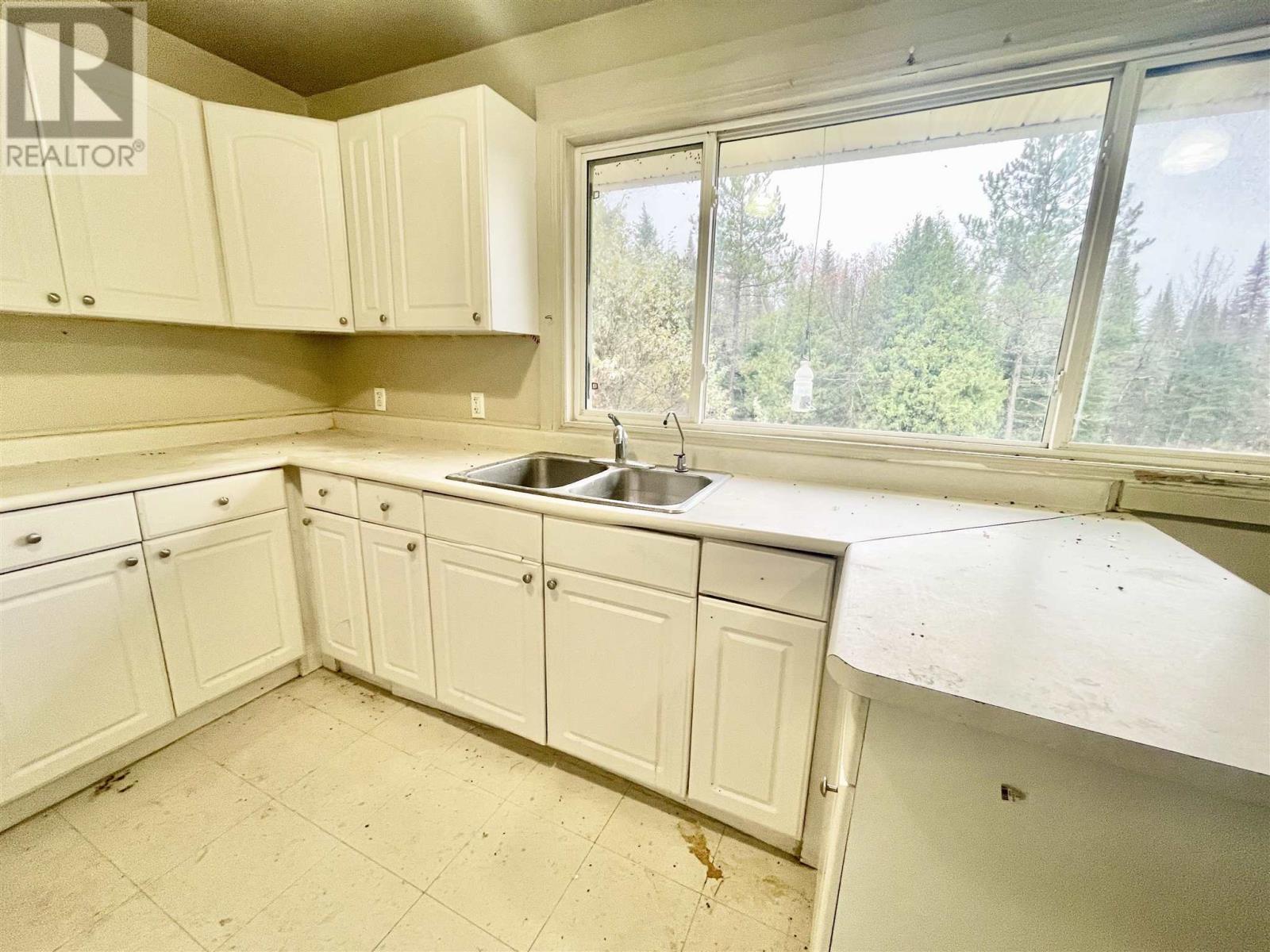 105 Railway Ave W Property Photo 11