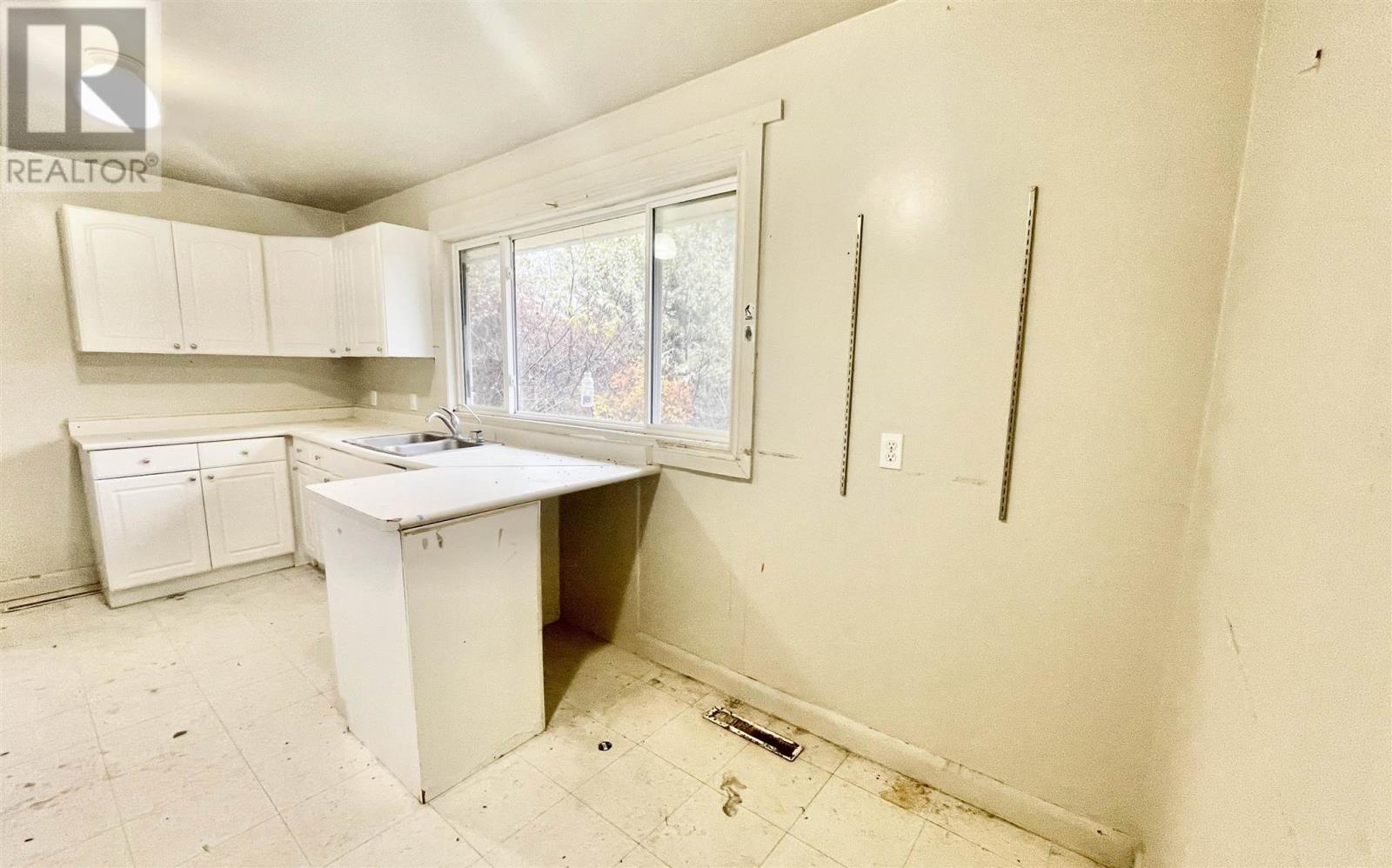 105 Railway Ave W Property Photo 13