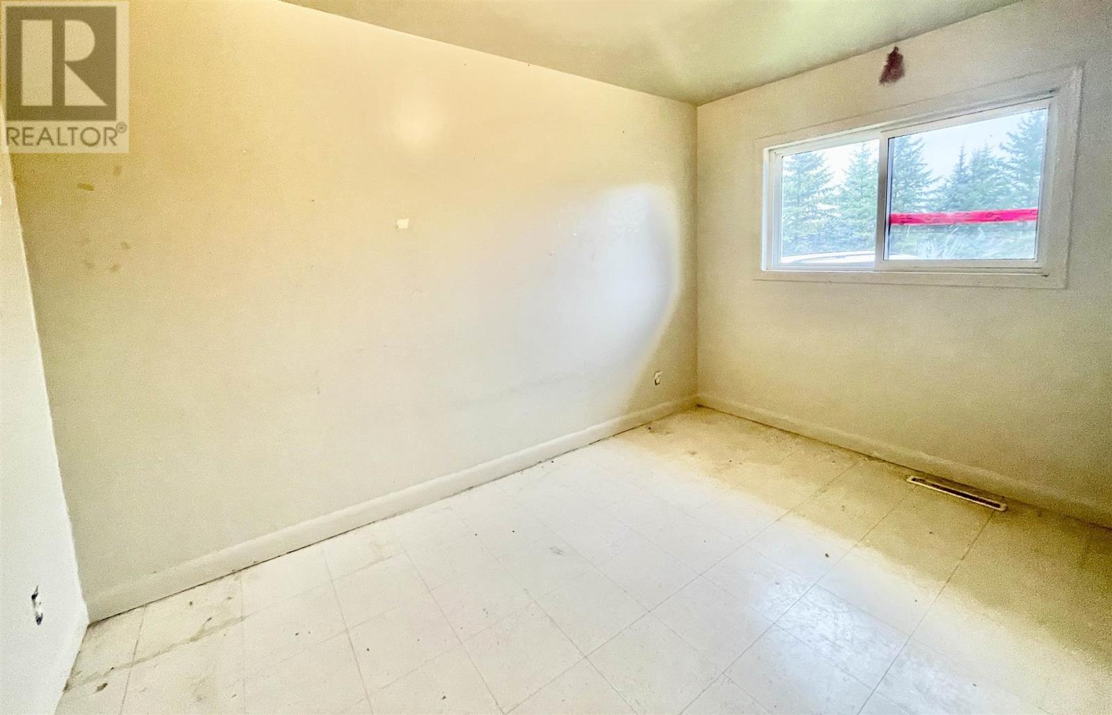 105 Railway Ave W Property Photo 16