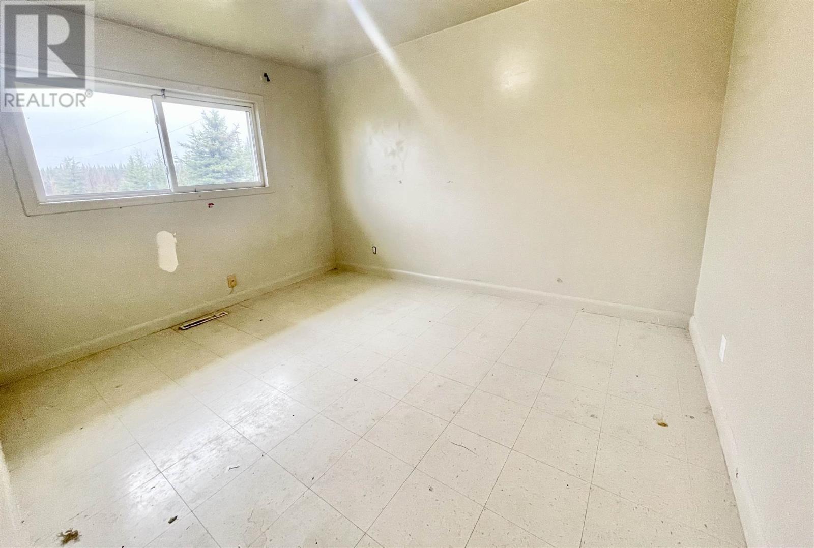 105 Railway Ave W Property Photo 18
