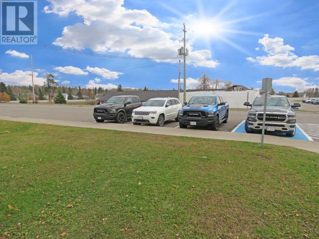 41 Simcoe Plaza Property Photo 5