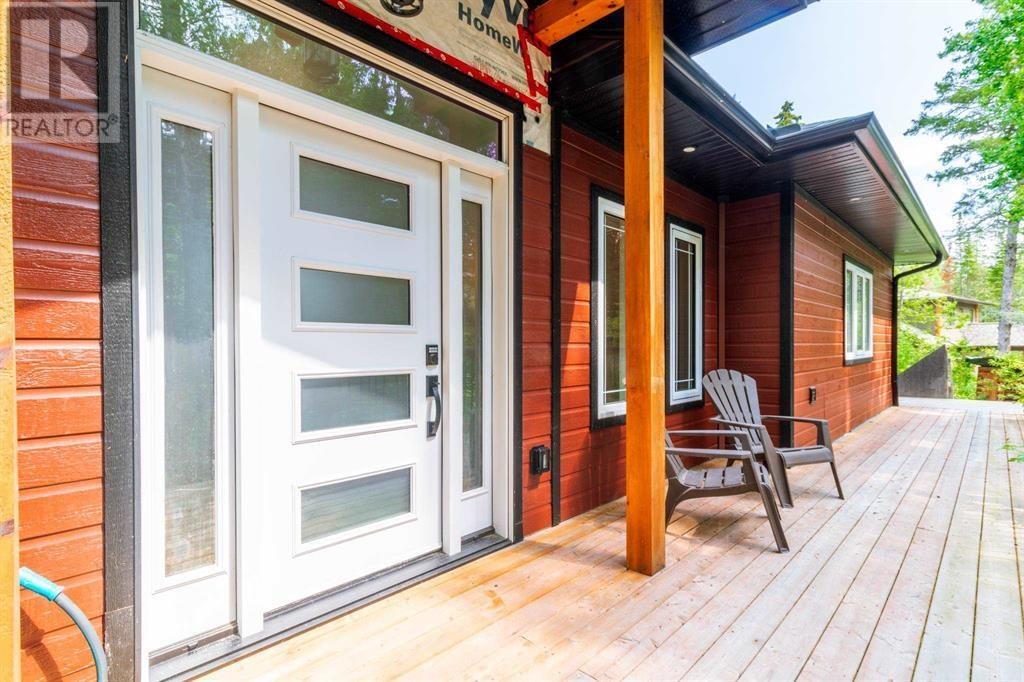4 Whiskey Jack Way Property Photo 2