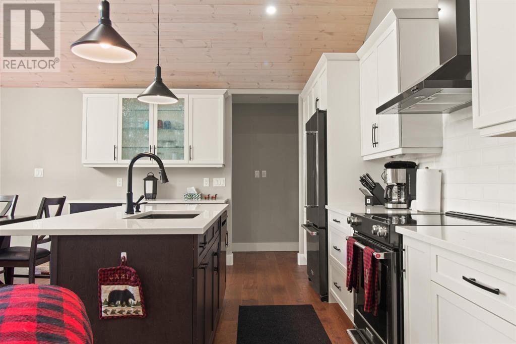 4 Whiskey Jack Way Property Photo 7