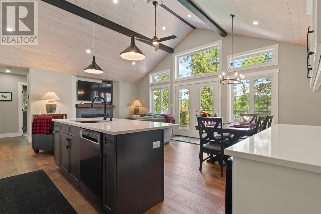 4 Whiskey Jack Way Property Photo 8