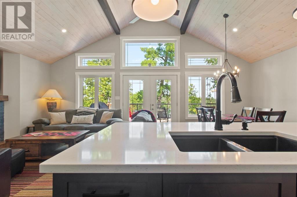 4 Whiskey Jack Way Property Photo 11