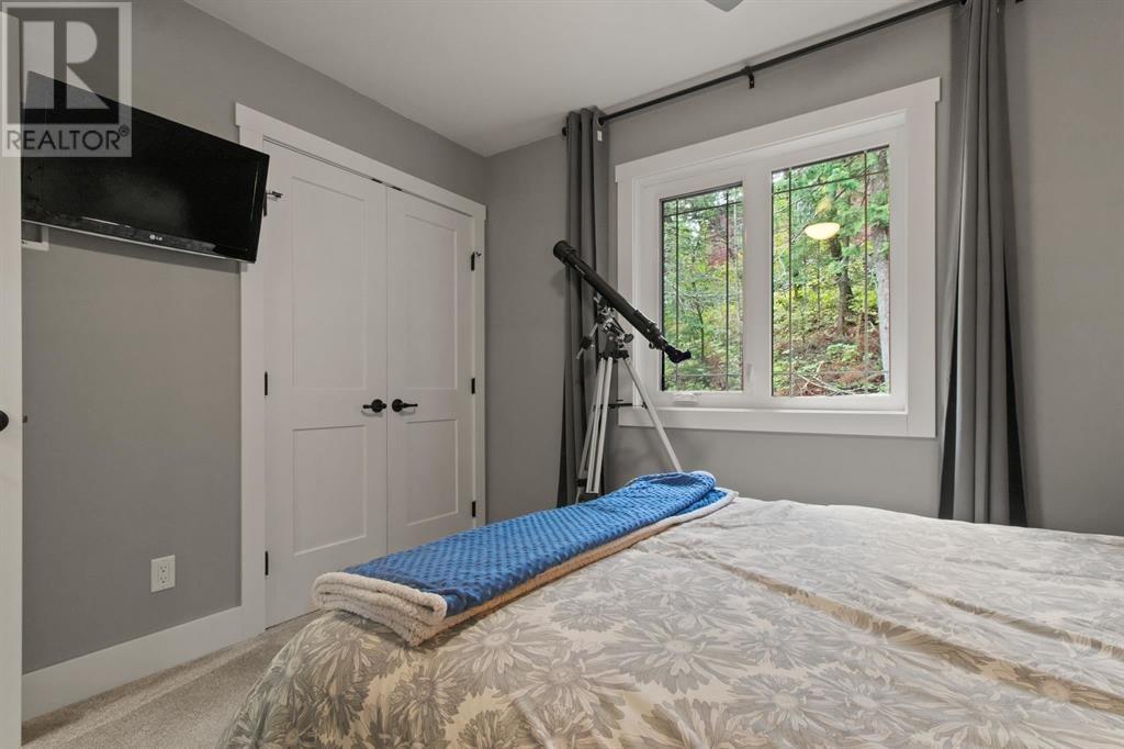 4 Whiskey Jack Way Property Photo 18