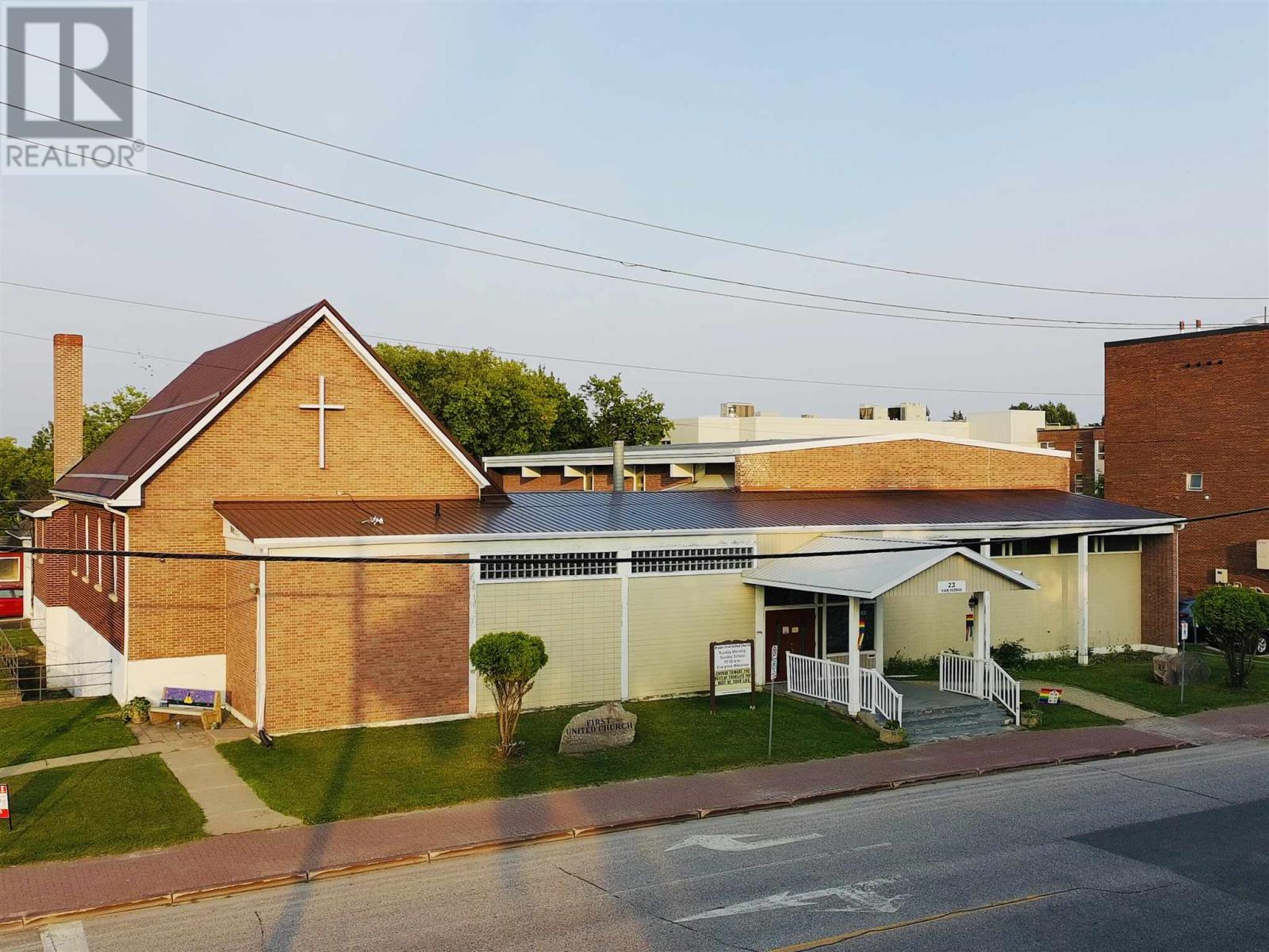 23 Van Horne Ave Property Photo 2