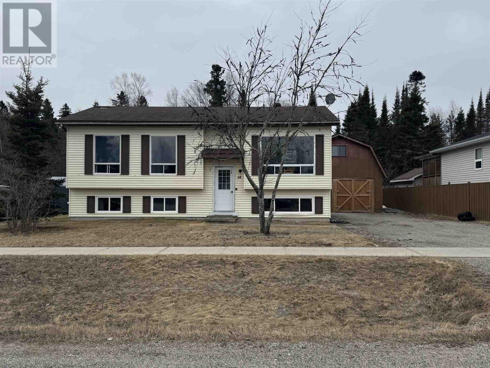 14 Pinewood Walk Property Photo