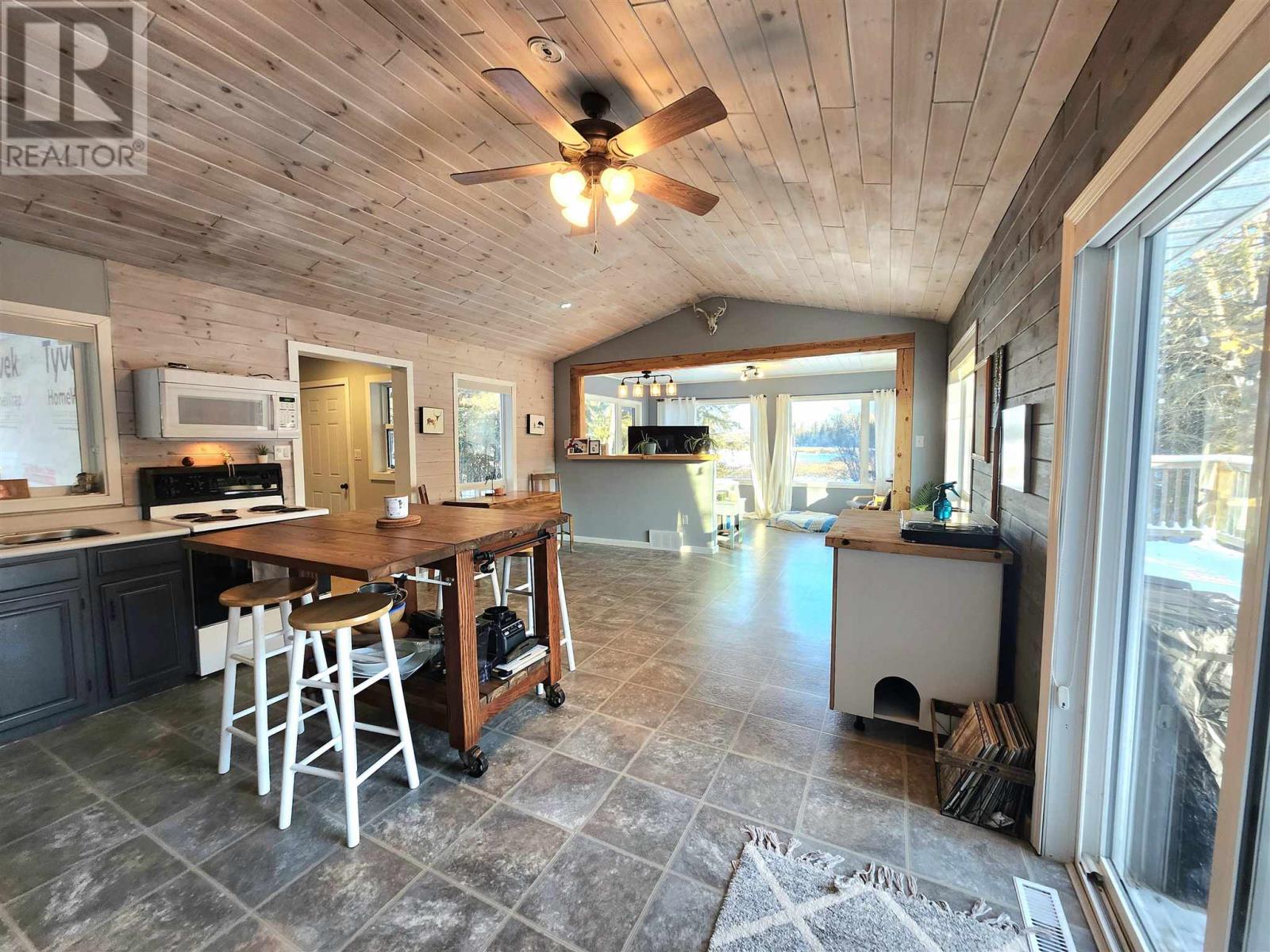 32 Beach Street Property Photo 13