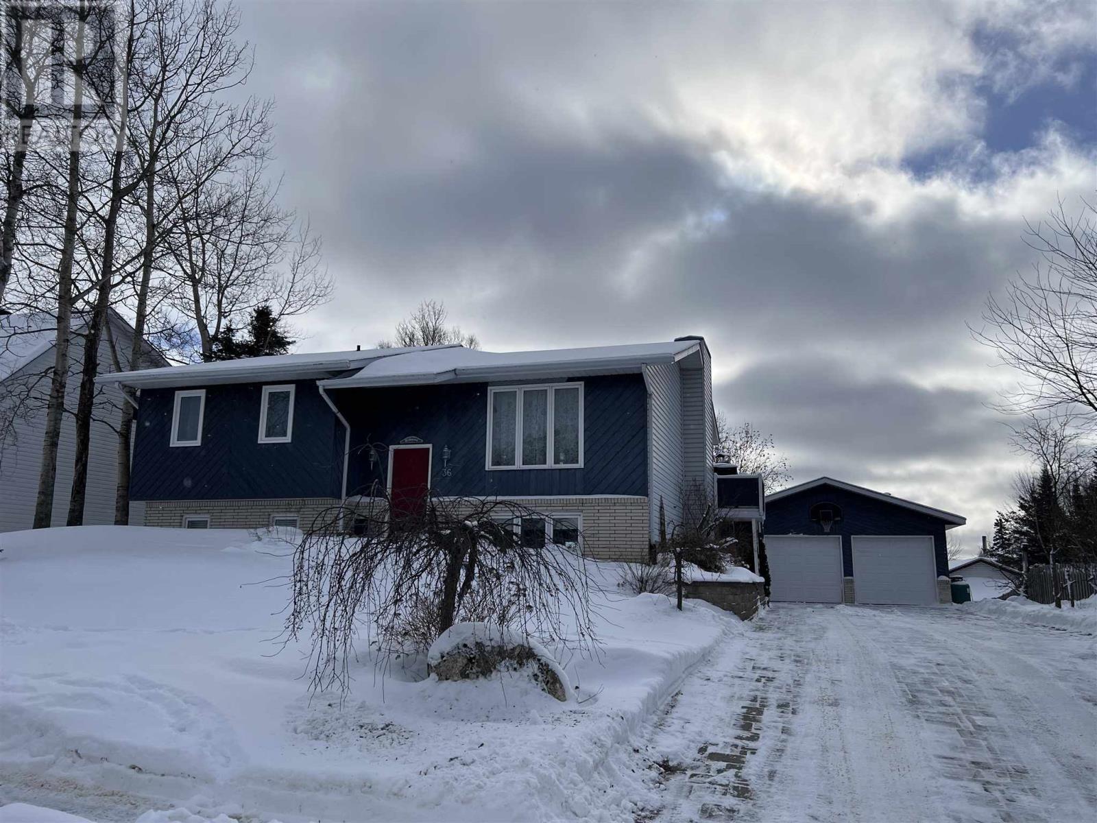 36 Laverendrye Cres Property Photo