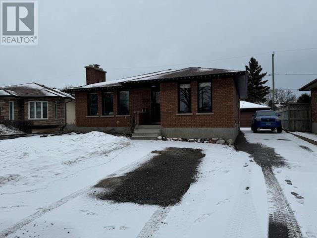 416 Frontenac Bay Property Photo