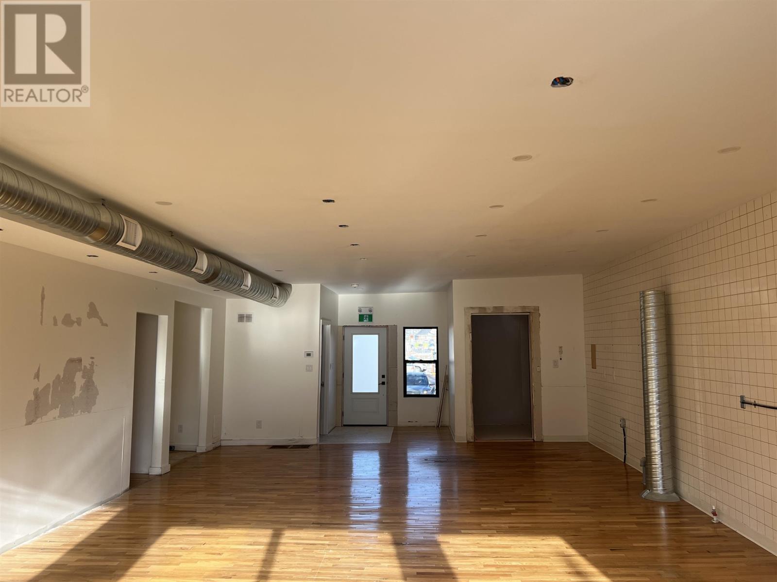 336 Second St Property Photo 4