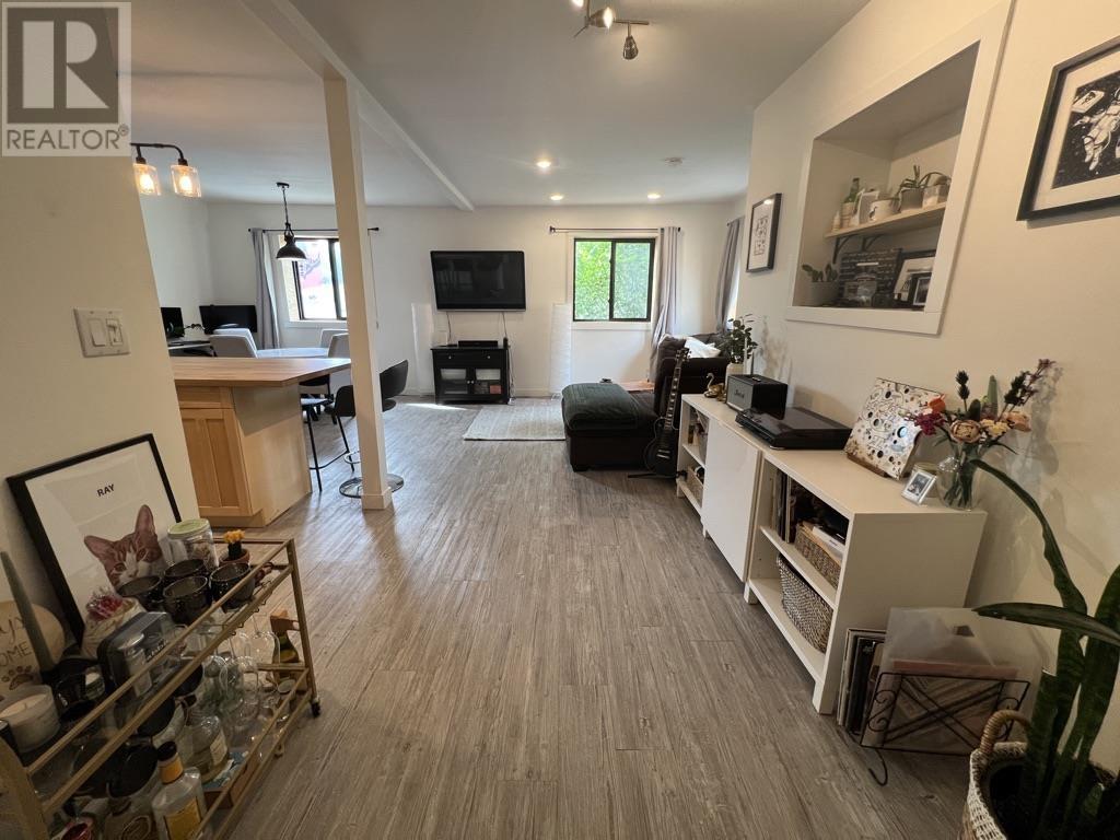 336 Second St Property Photo 18