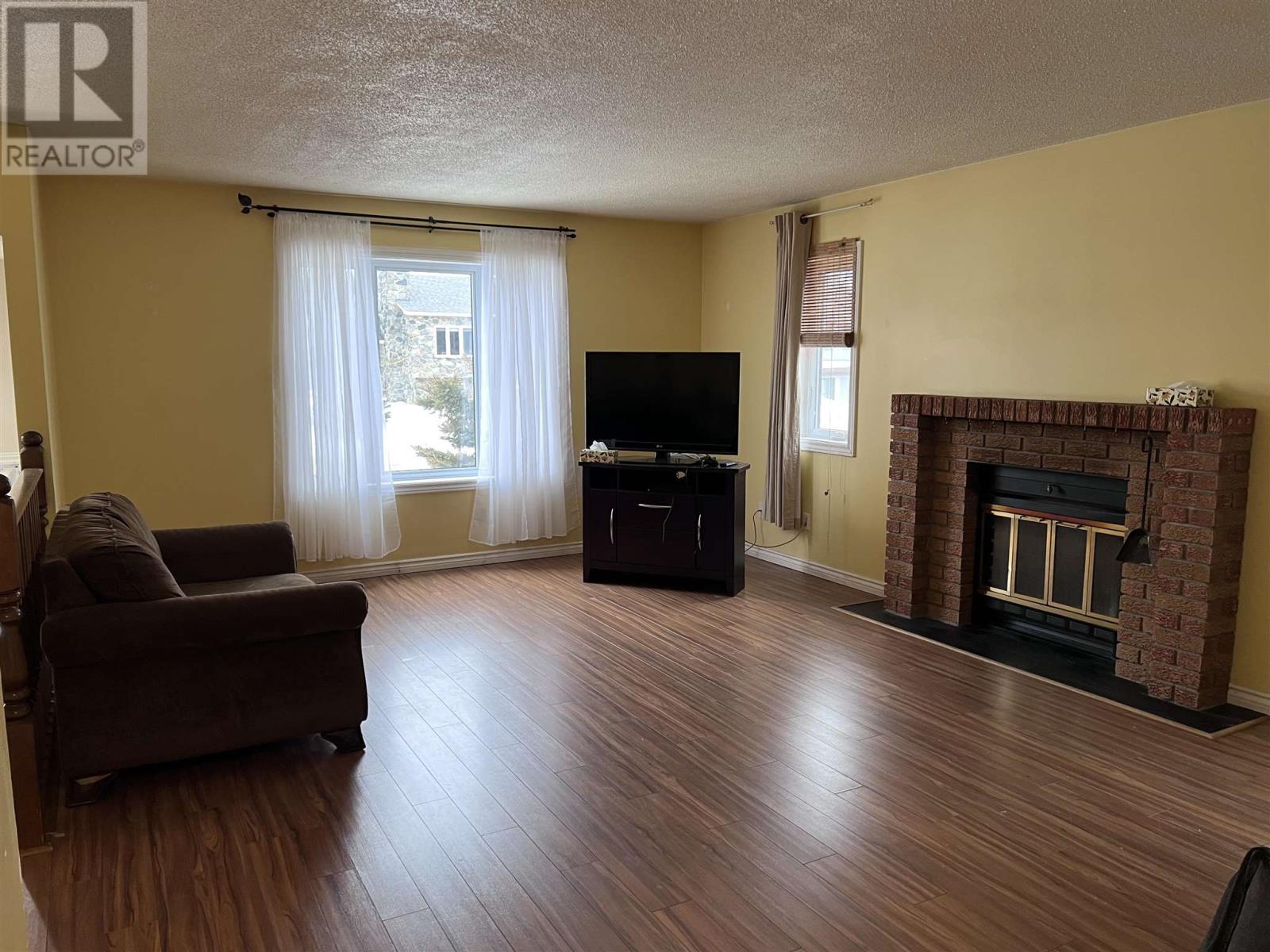 25 Nicolet Dr Property Photo 2