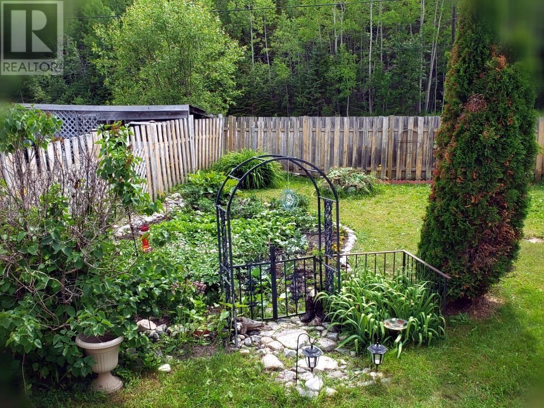4 Fisher Ave Property Photo 3