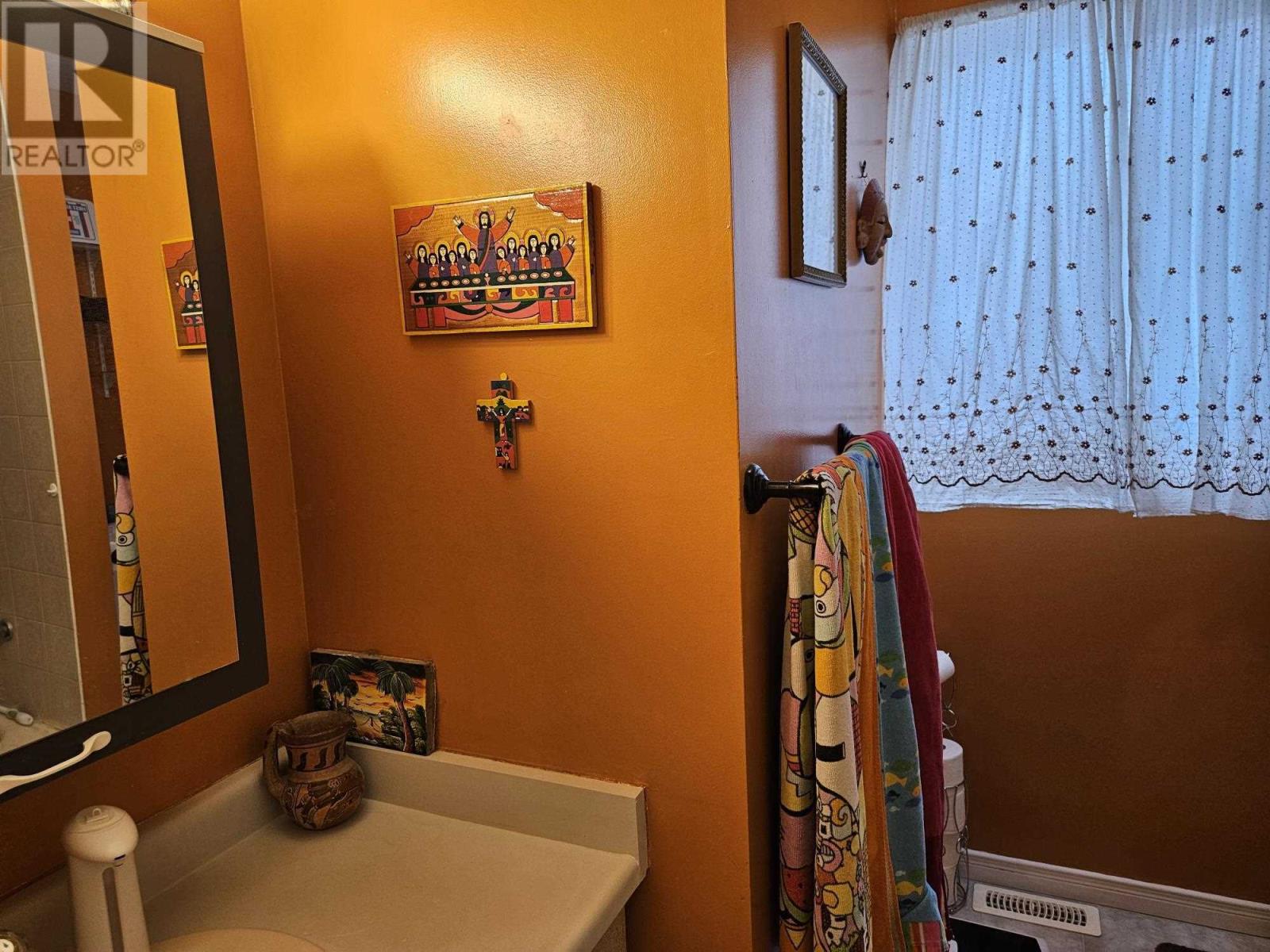4 Fisher Ave Property Photo 11