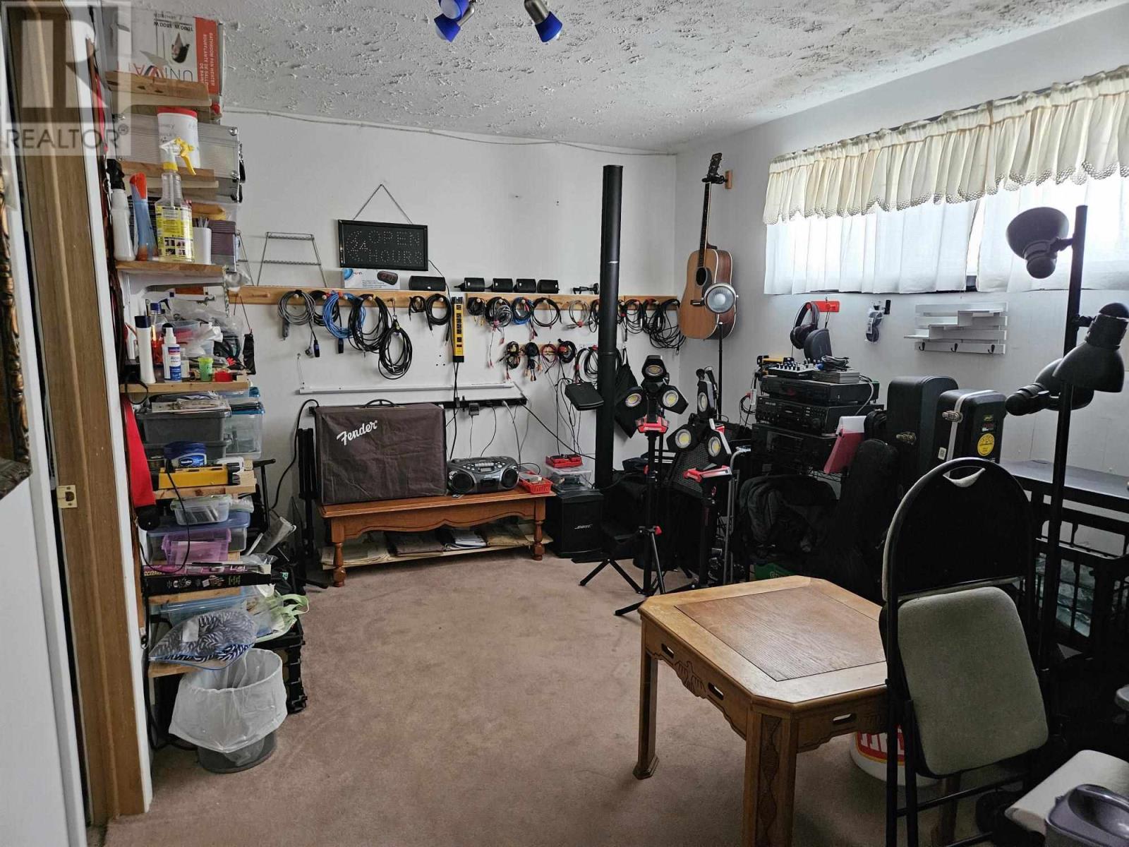 4 Fisher Ave Property Photo 16