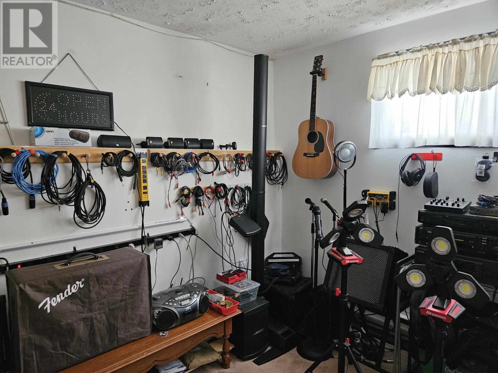 4 Fisher Ave Property Photo 17