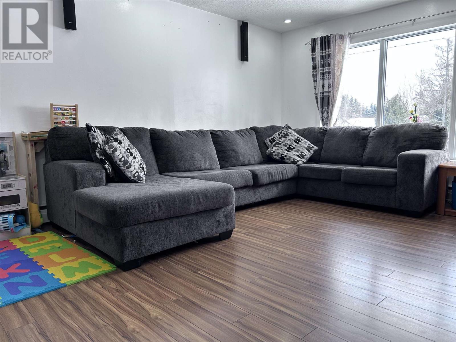 4 Sund Cres Property Photo 3