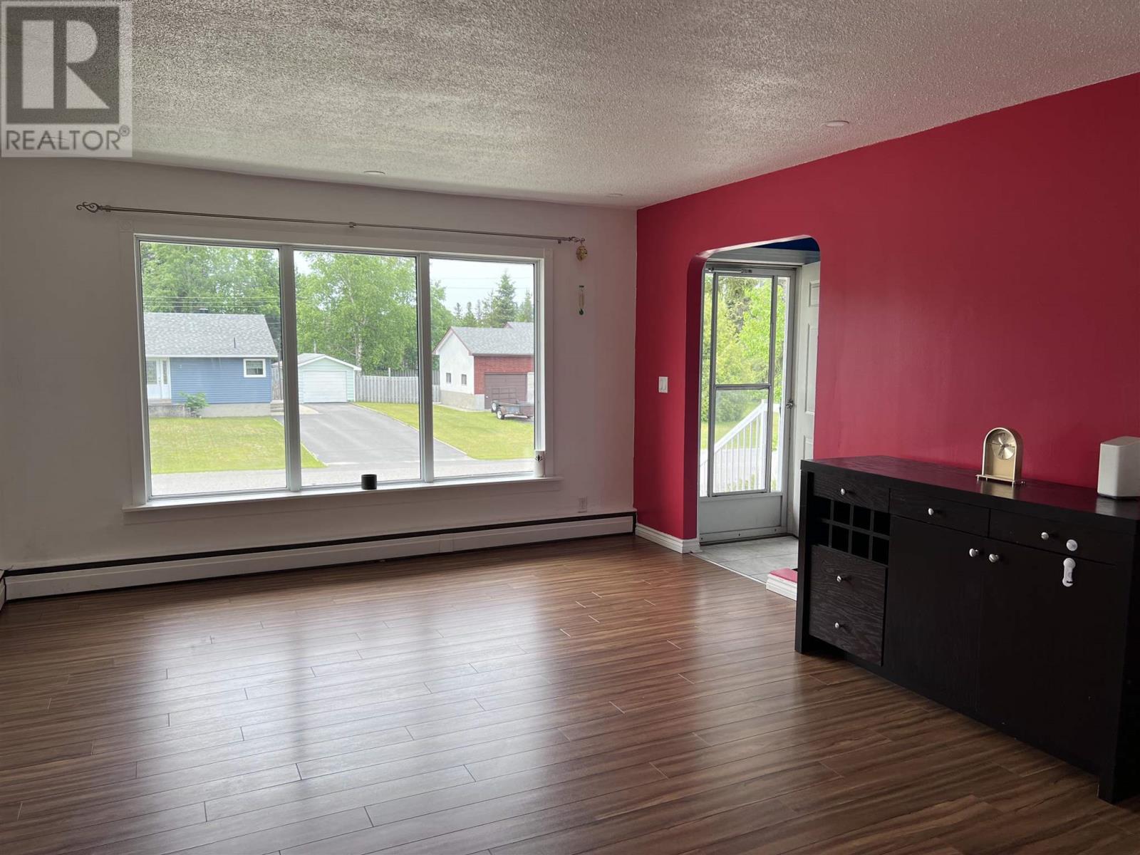 4 Sund Cres Property Photo 6