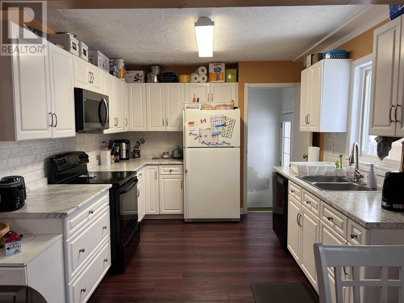 4 Sund Cres Property Photo 8