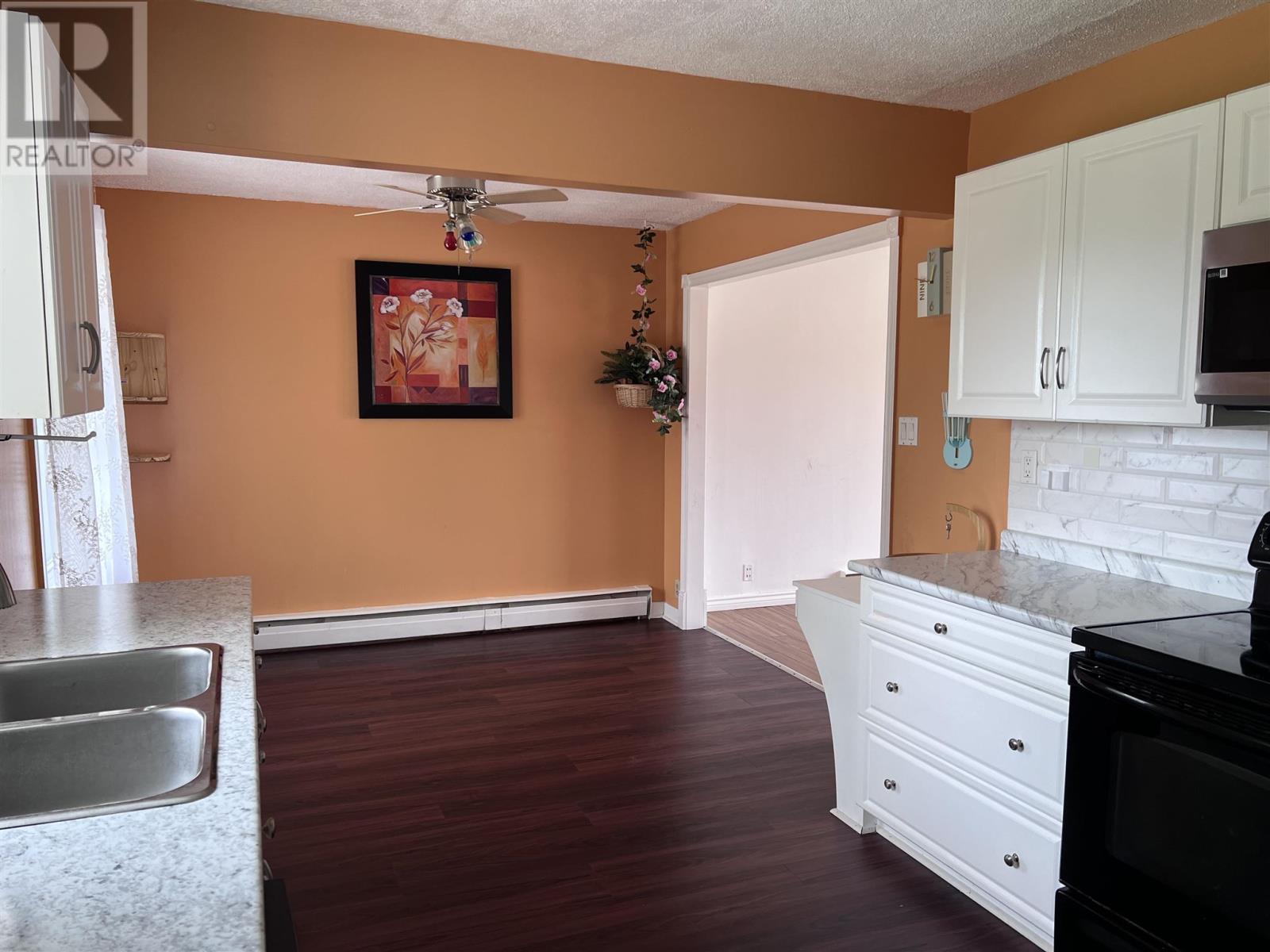 4 Sund Cres Property Photo 9