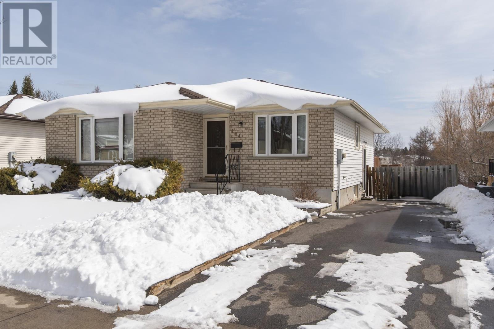 184 Glengary Dr Property Photo 1