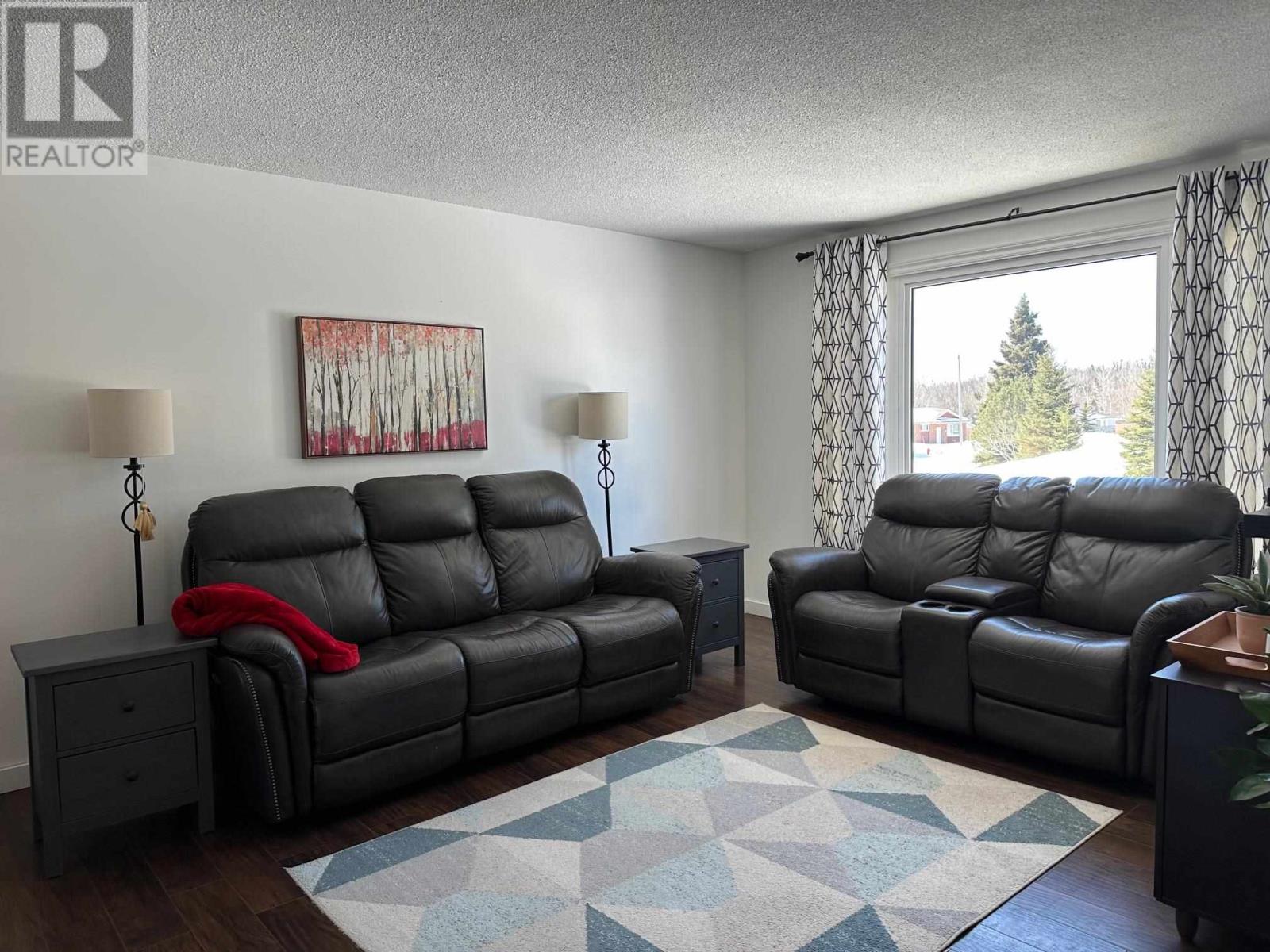 56 East Grove Cres Property Photo 4