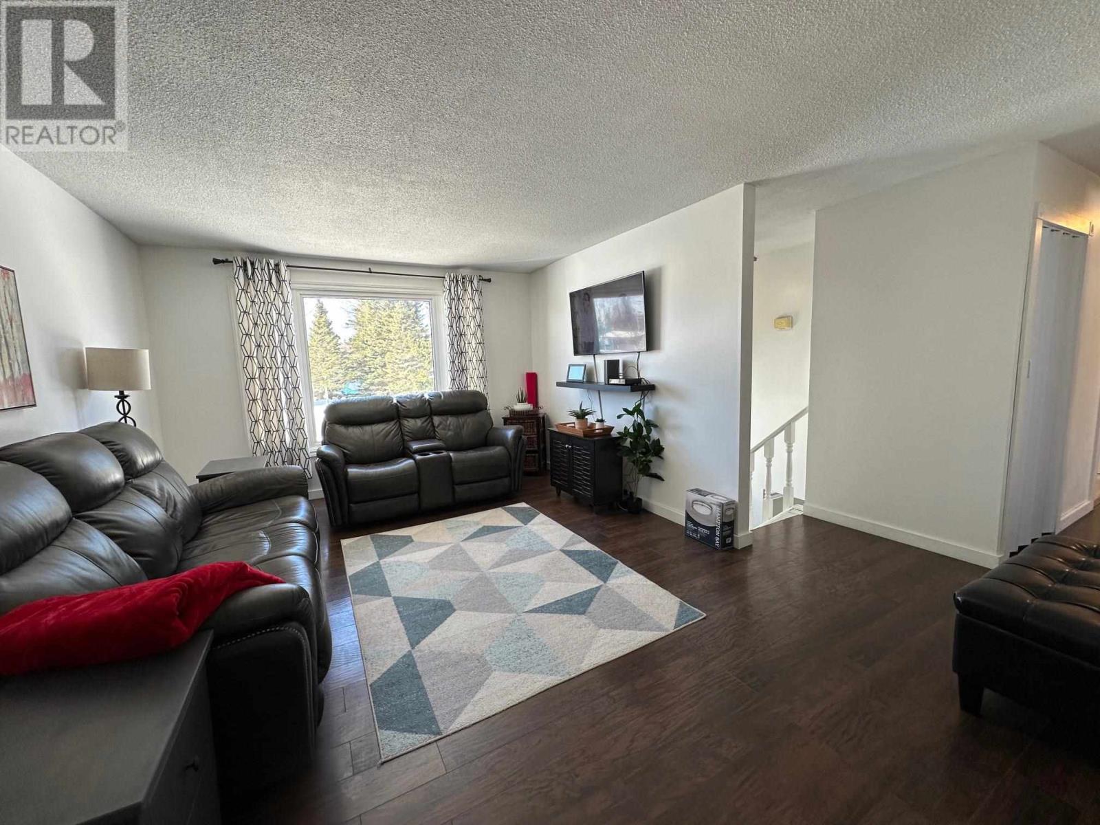 56 East Grove Cres Property Photo 5