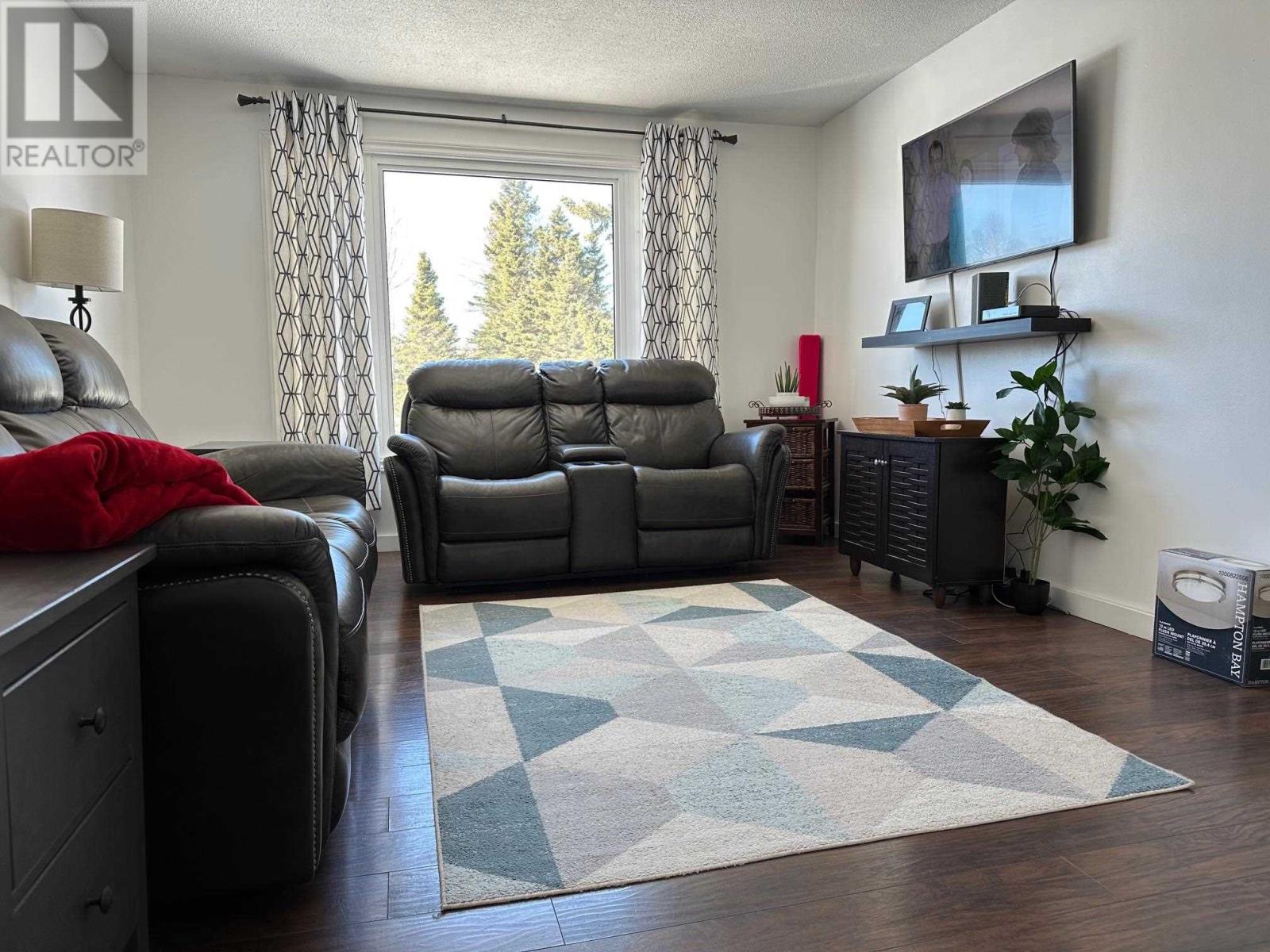 56 East Grove Cres Property Photo 6