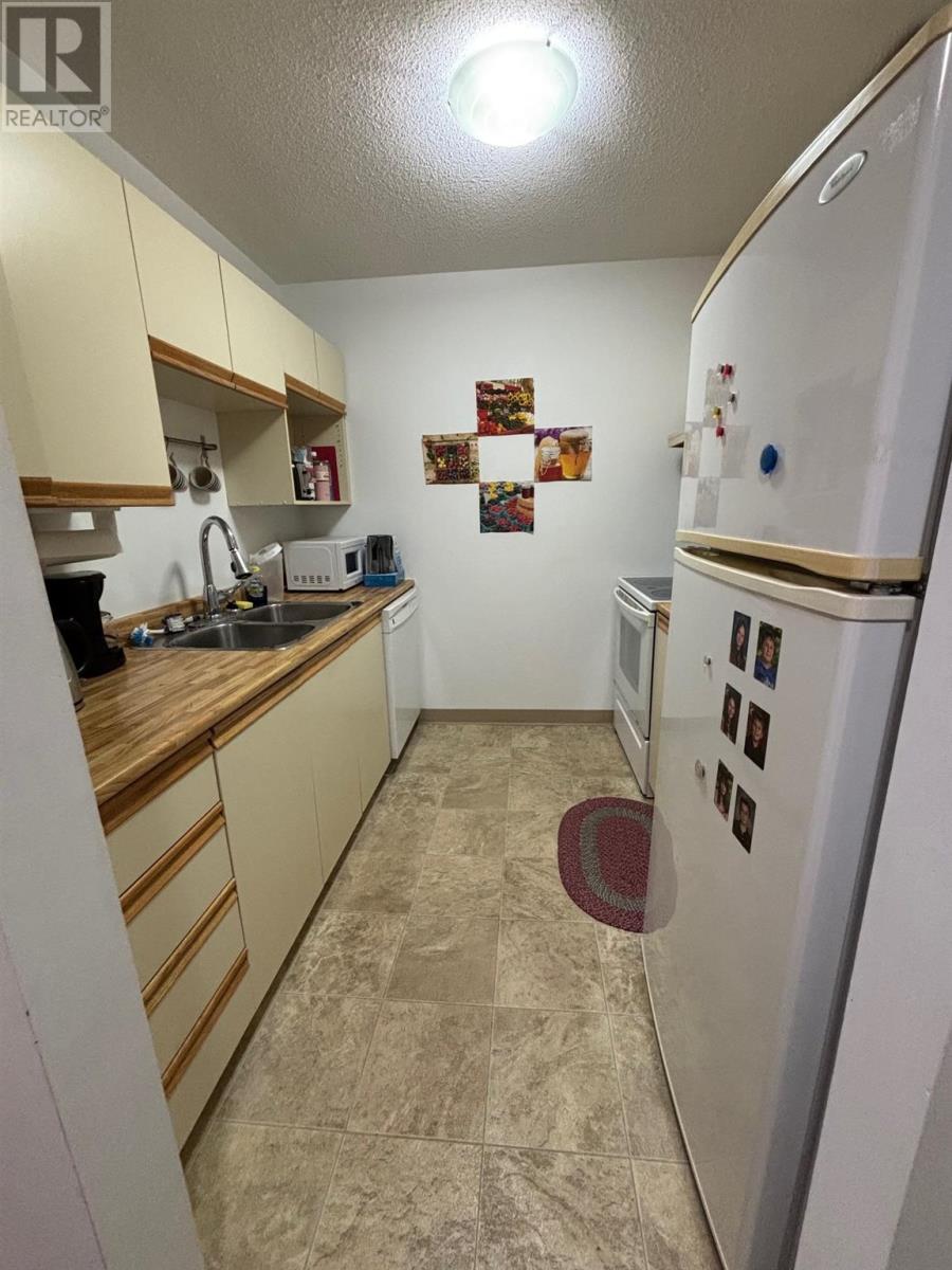 413 800 Gordon St Property Photo 10